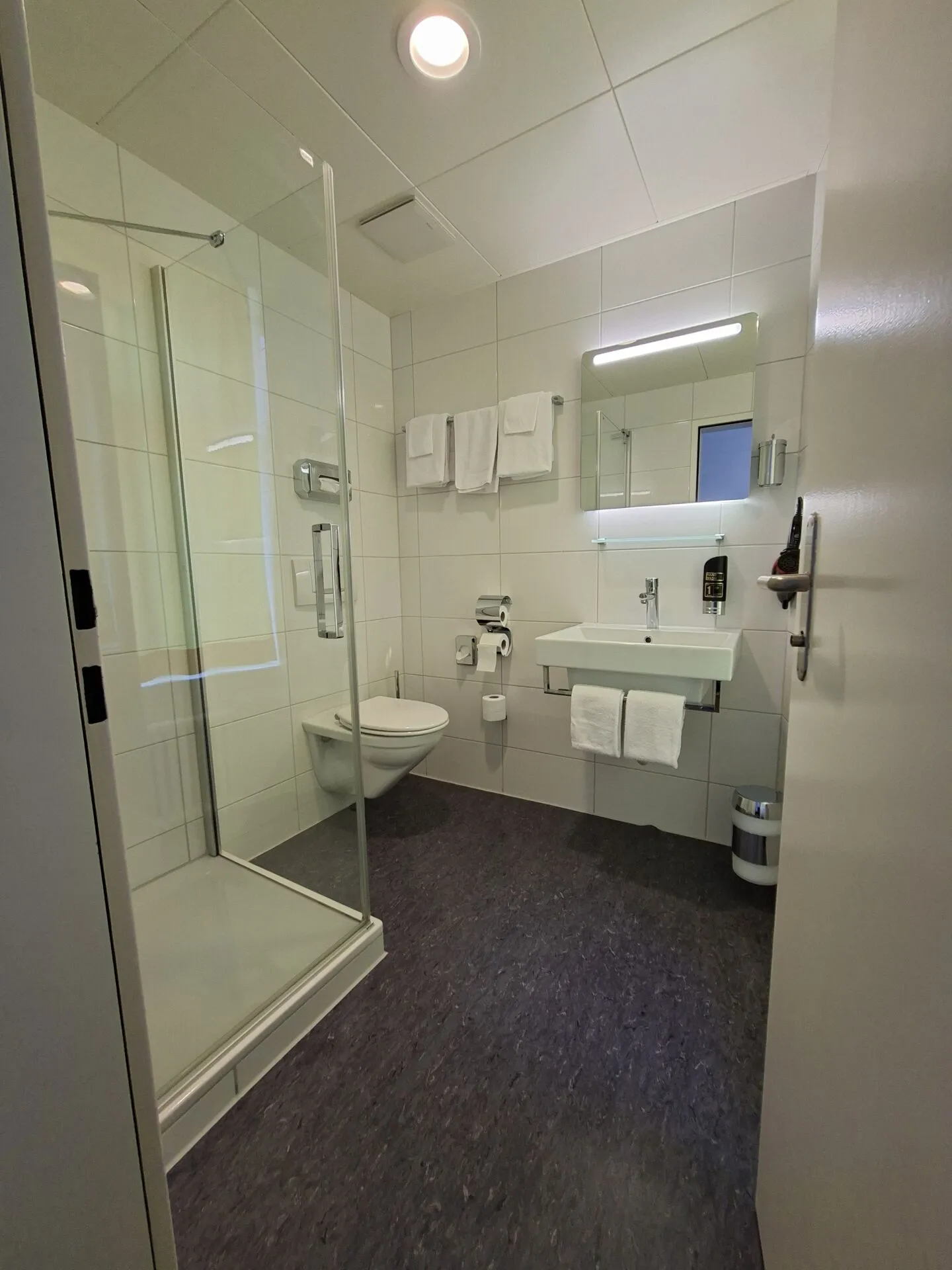 Belle chambre meublée avec salle de bain privée dans la vieille ville, 2ème étage chambre 202 - Photo 2 sur 9