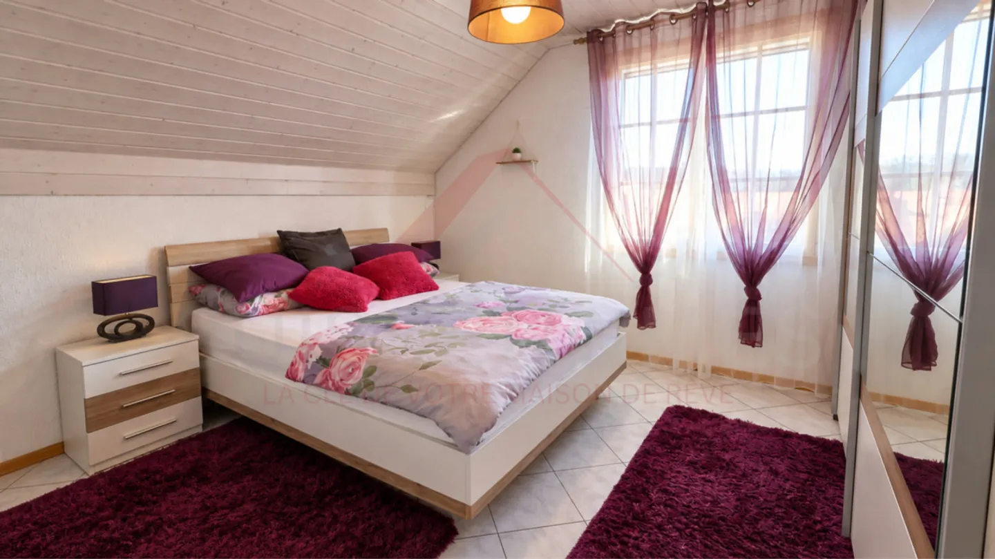 Renoviertes Einfamilienhaus mit 5,5 Zimmern, Pool, Photovoltaik und 4 Parkplätzen - Foto 14 von 18