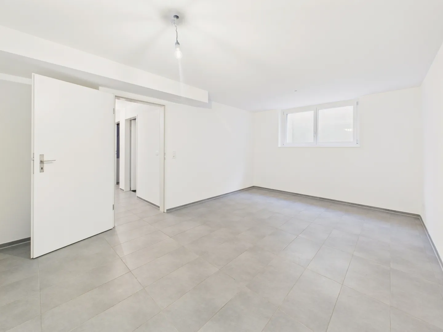 Casa familiare modernizzata in posizione centrale: spazio per il tuo futuro! - Foto 10 di 13