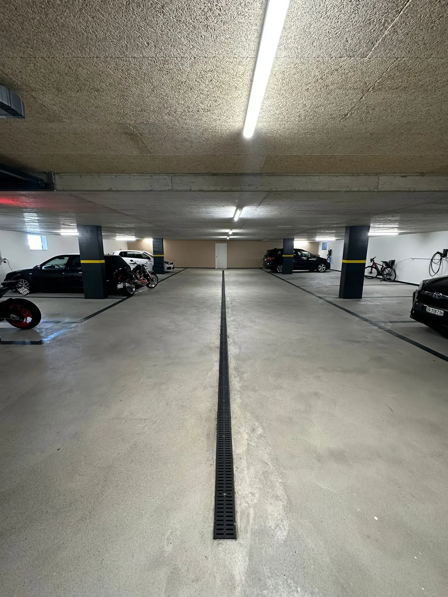 Tiefgaragenparkplatz zu vermieten – Betzikon 23, 8735 St. Gallenkappel - Foto 1 von 2