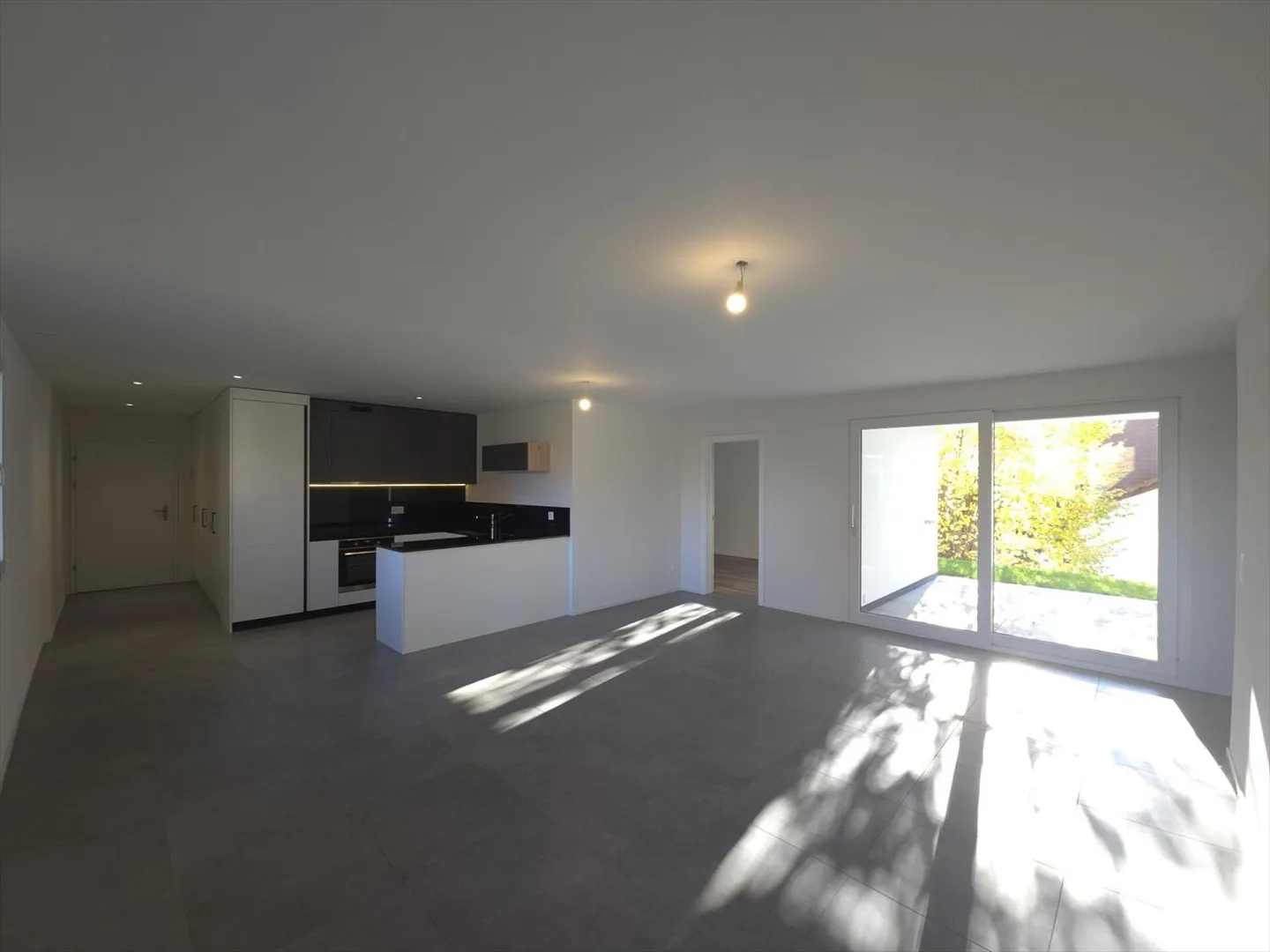 4.5 Room Apartment - Photo 1 of 13