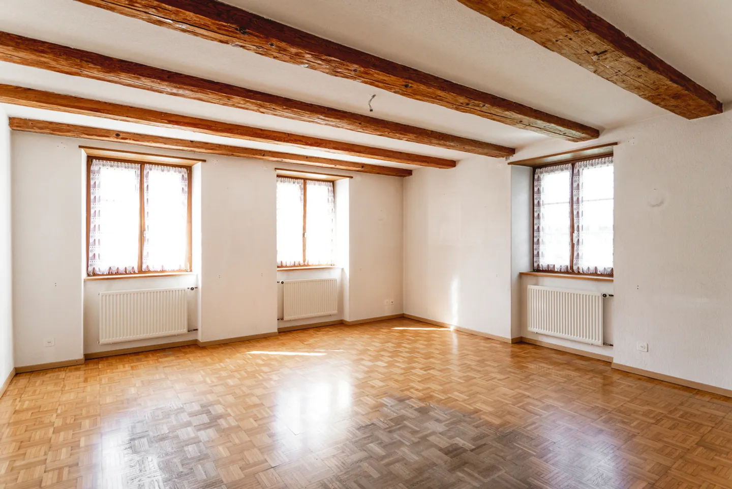 Farmhouse with living quarters, stable, barn - Photo 2 of 13
