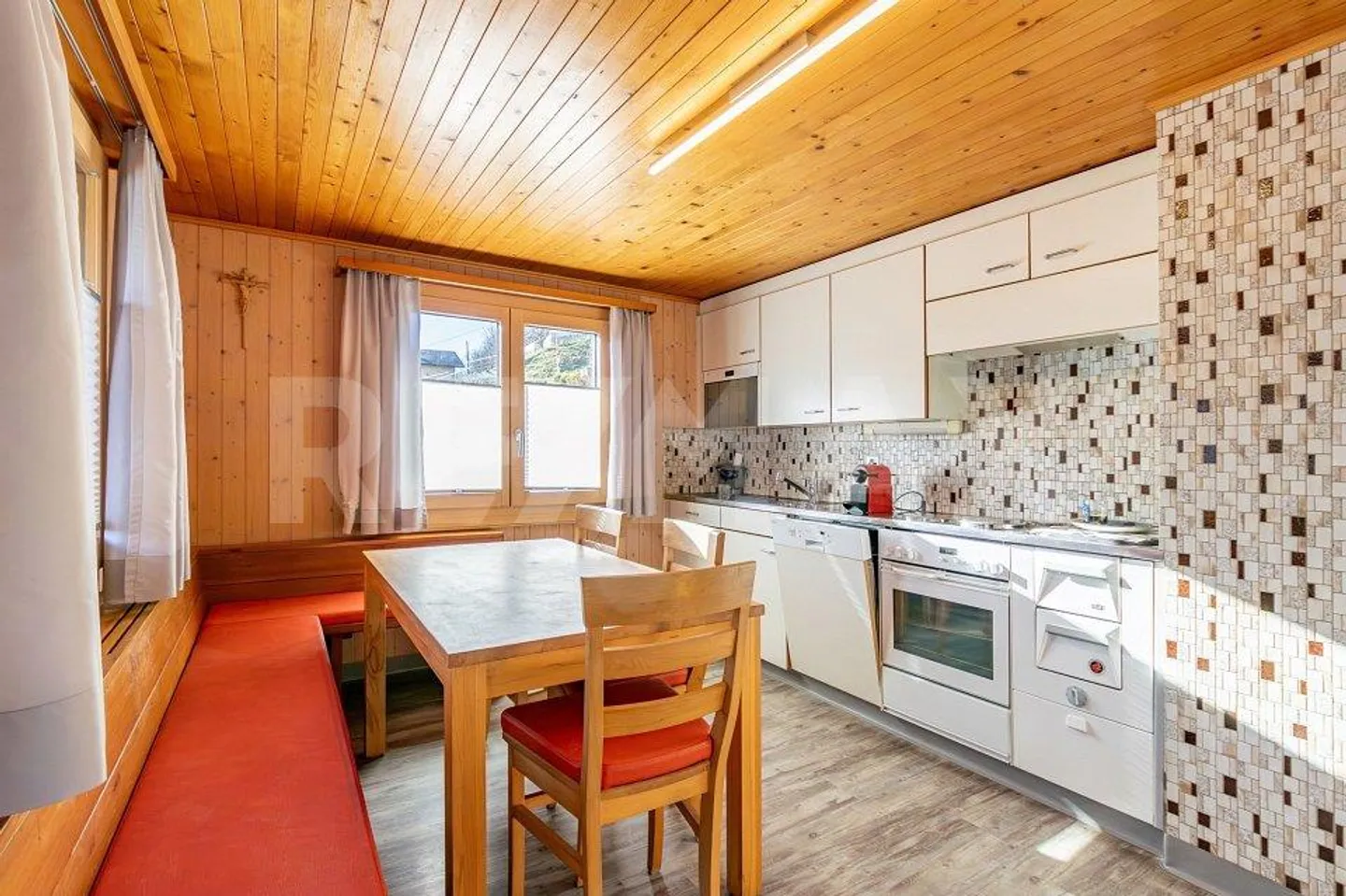 Charmantes Zweifamilienhaus an unverbaubarer Lage - Foto 3 von 11