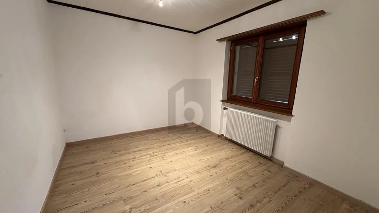 Geräumiges Einfamilienhaus in Moutier - Foto 4 von 6