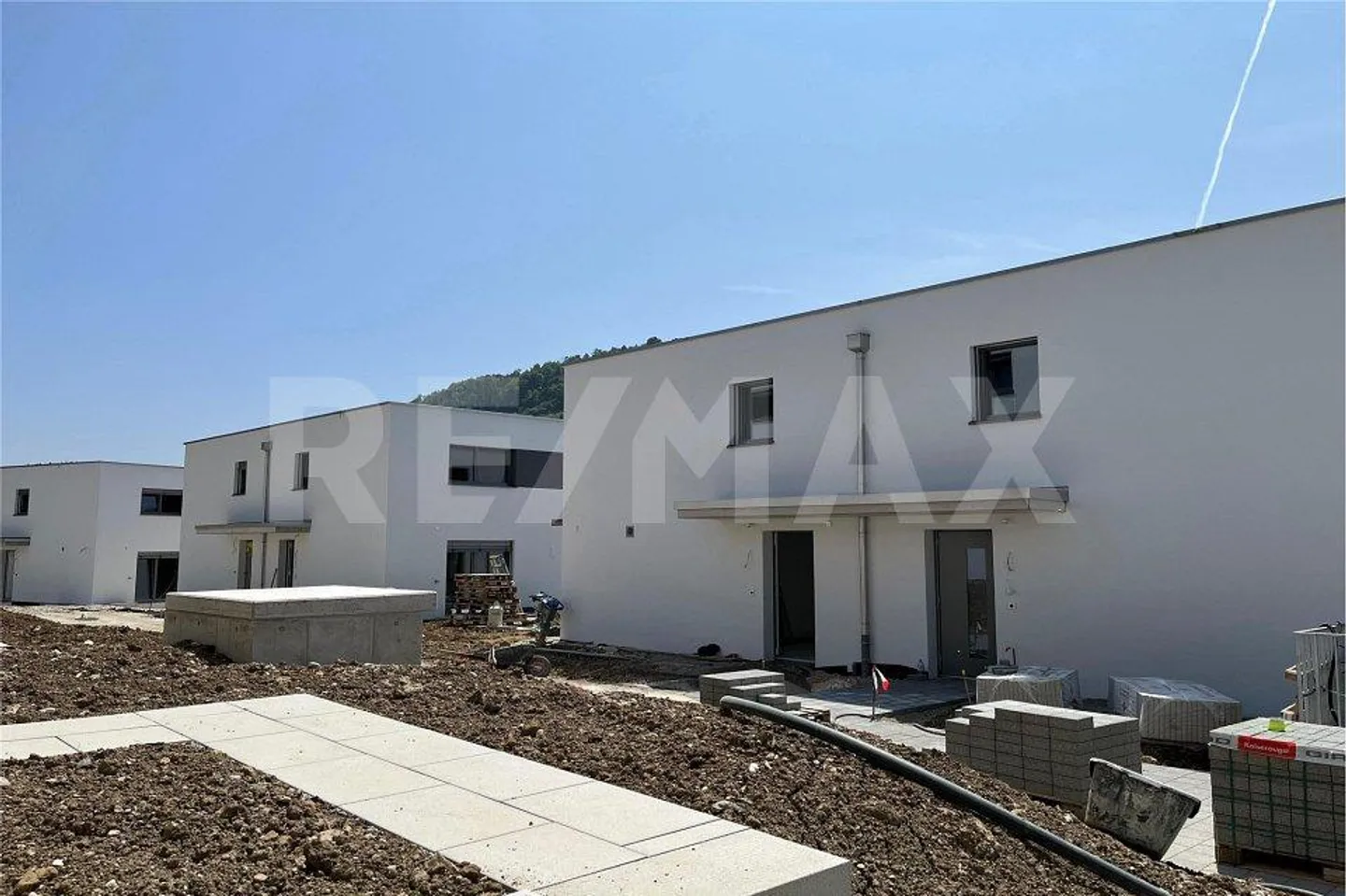 Nuovo progetto di costruzione 6 case unifamiliari a schiera / Casa n. 2 fila superiore - Foto 6 di 13