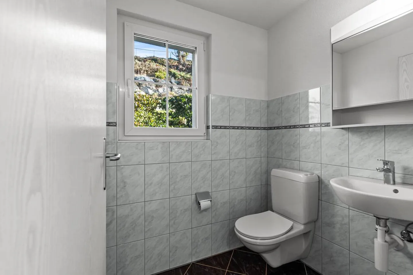 Vie ensoleillée au-dessus de la limite de brouillard avec piscine et vue dégagée - Photo 16 sur 40