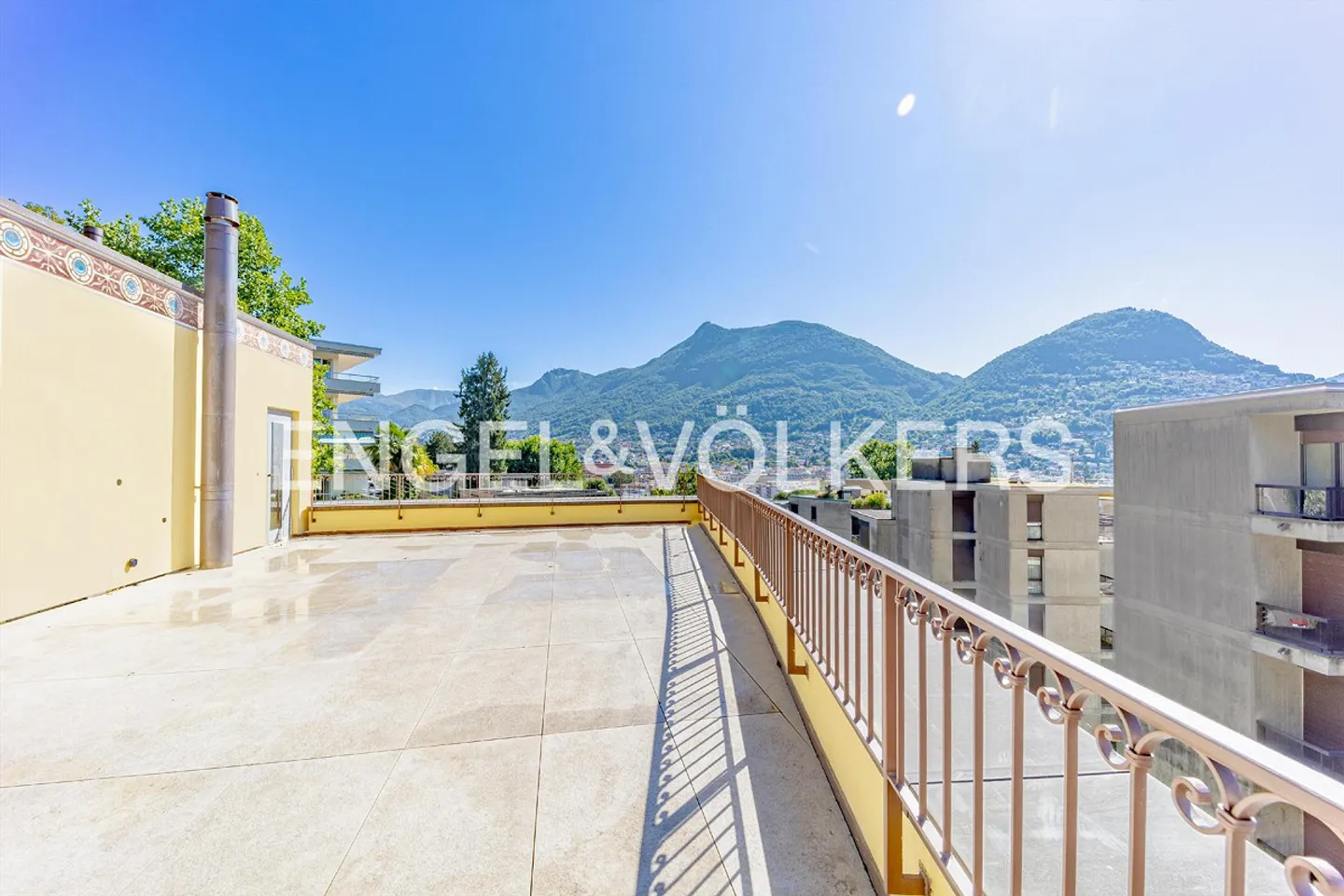 Raffinierte Villa in Lugano - Foto 2 von 18