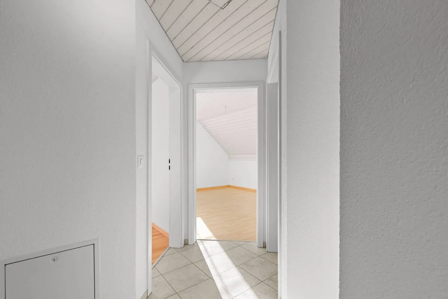 Vie ensoleillée au-dessus de la limite de brouillard avec piscine et vue dégagée - Photo 21 sur 40