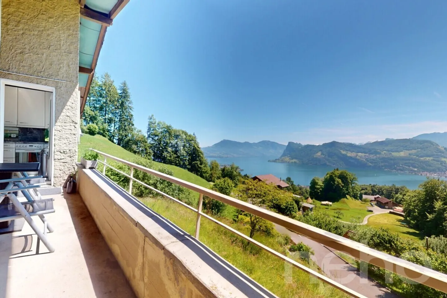 Vista mozzafiato sulle montagne e sul lago di Lucerna - Foto 7 di 13