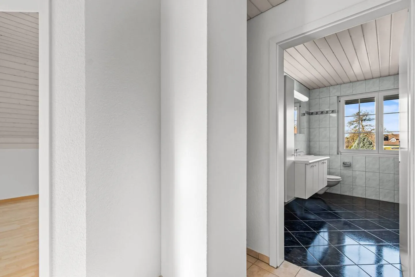 Vie ensoleillée au-dessus de la limite de brouillard avec piscine et vue dégagée - Photo 22 sur 40