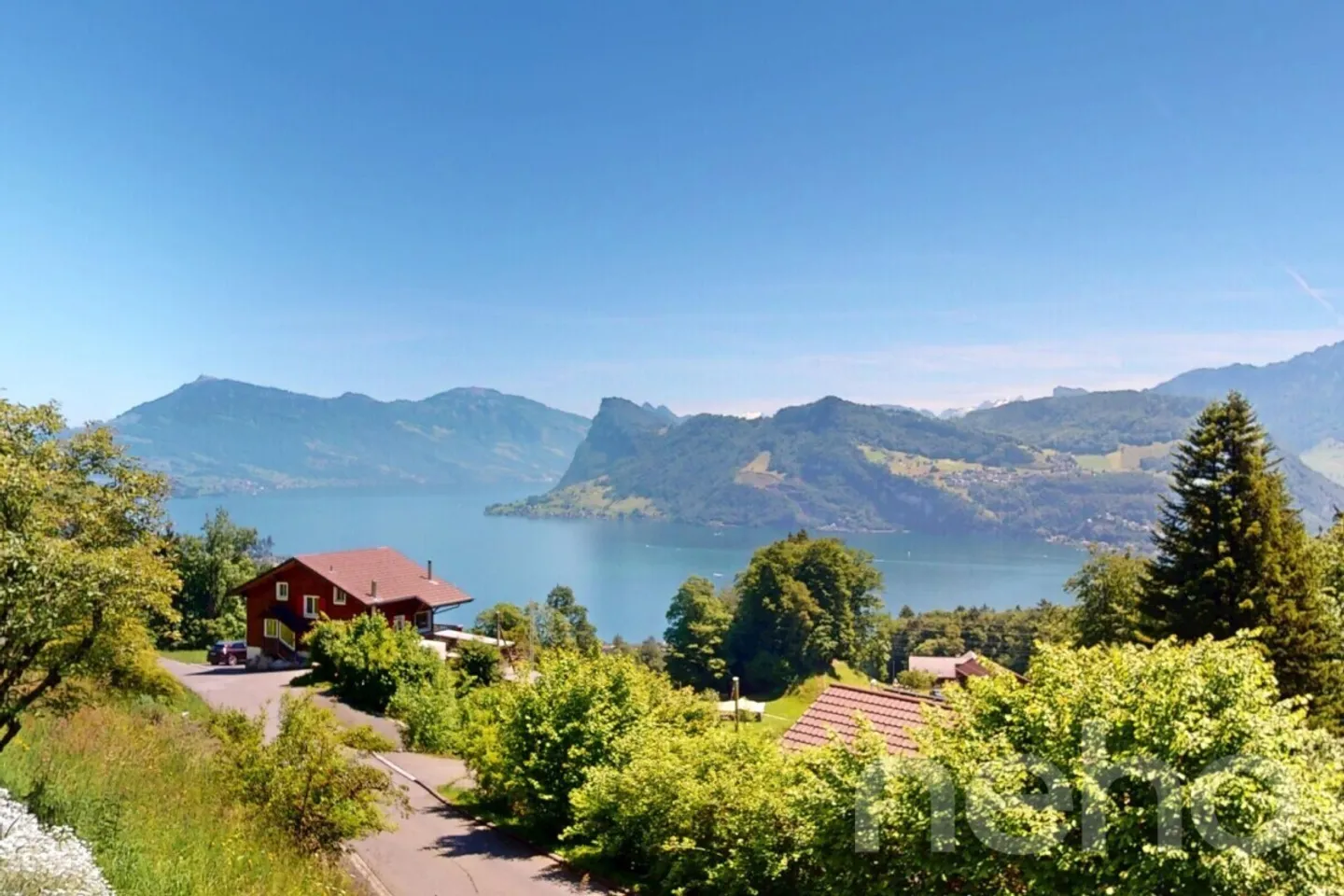 Vista mozzafiato sulle montagne e sul lago di Lucerna - Foto 3 di 13