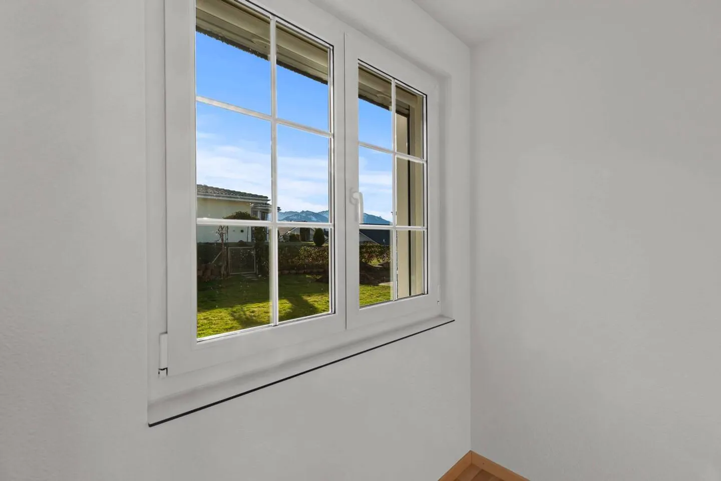 Vie ensoleillée au-dessus de la limite de brouillard avec piscine et vue dégagée - Photo 19 sur 40