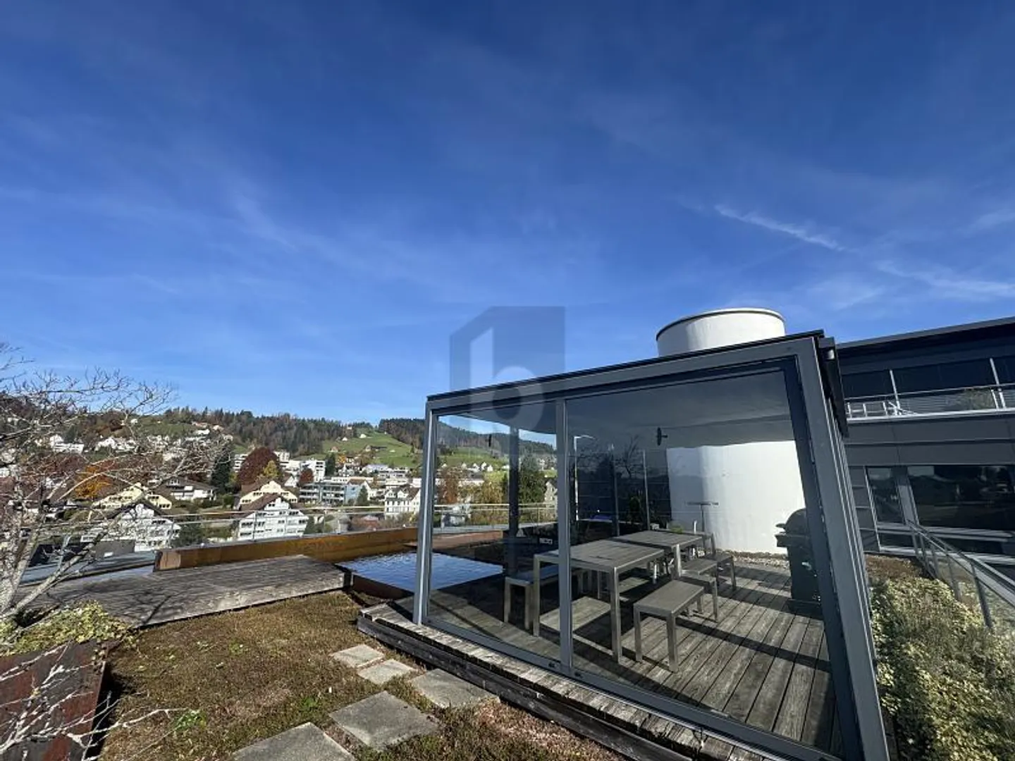 Moderne Arbeitsfläche mit Terrasse - Foto 1 von 6