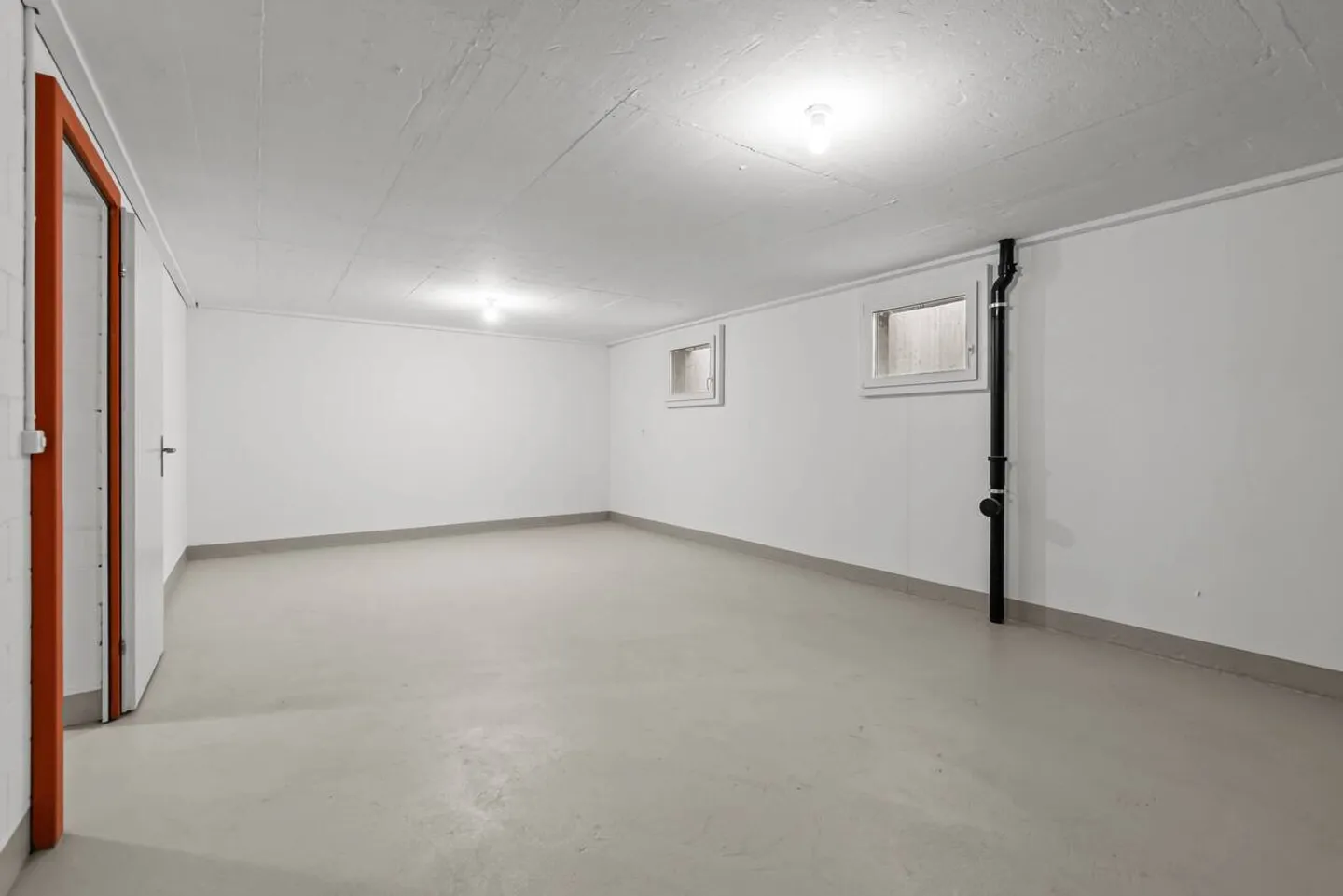 Vie ensoleillée au-dessus de la limite de brouillard avec piscine et vue dégagée - Photo 40 sur 40