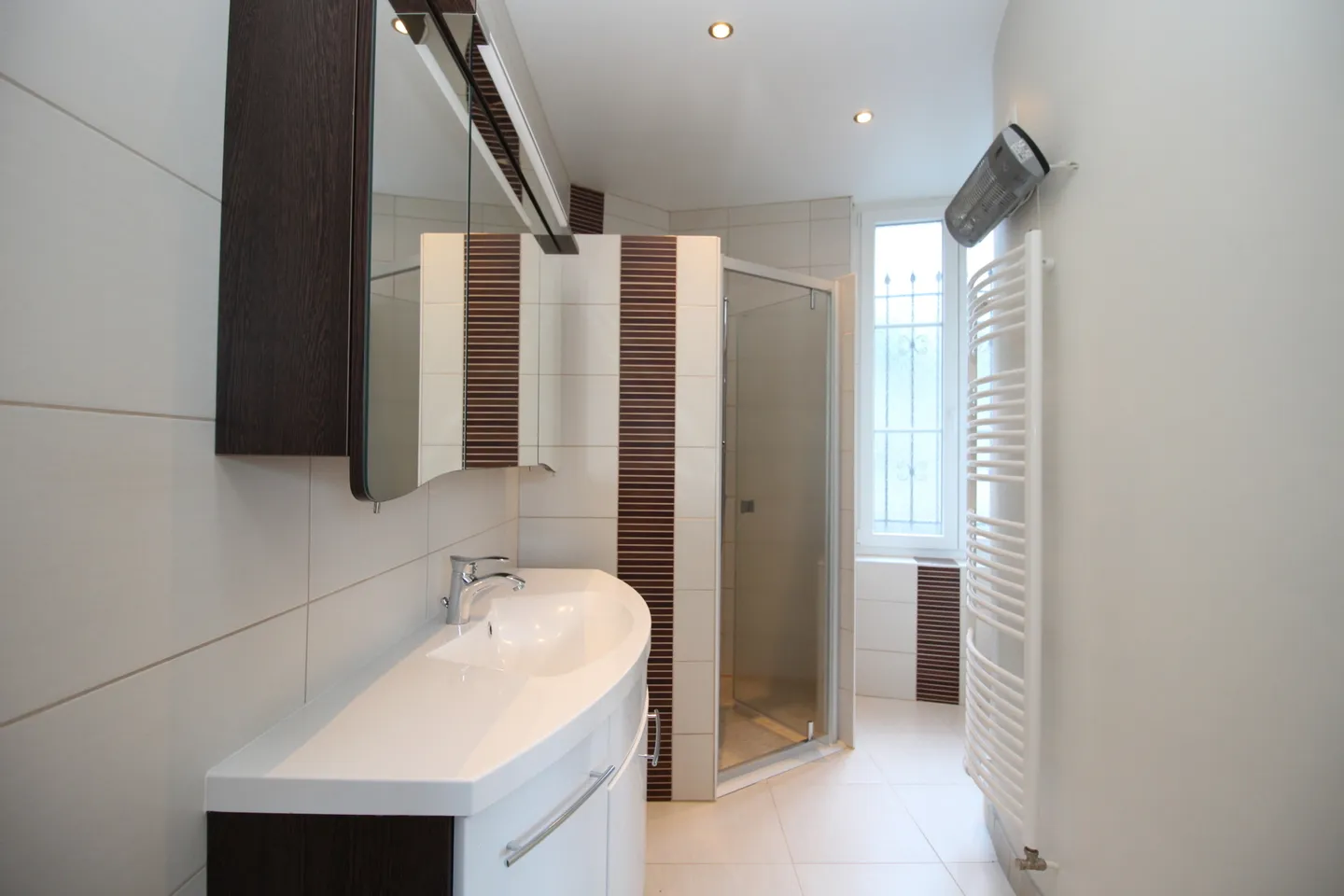 Bel Appartement avec Vue sur le Lac - Photo 5 sur 7