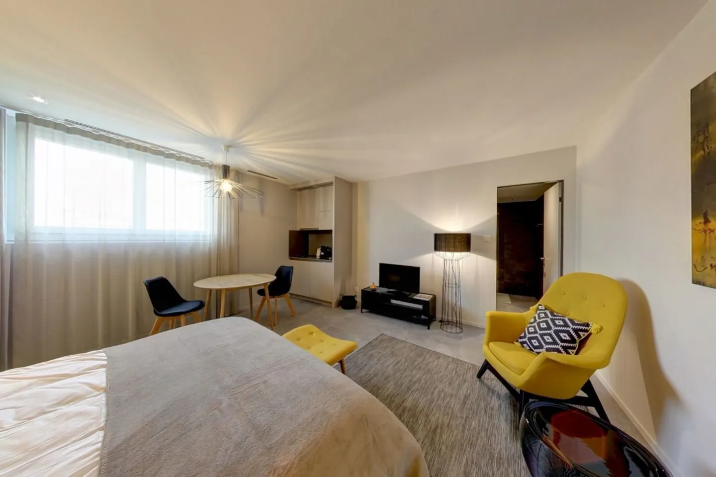MÖBLIERTE WOHNUNG "PETITE COUR" STUDIOS MIT HOTELDIENSTLEISTUNGEN - Foto 1 von 3
