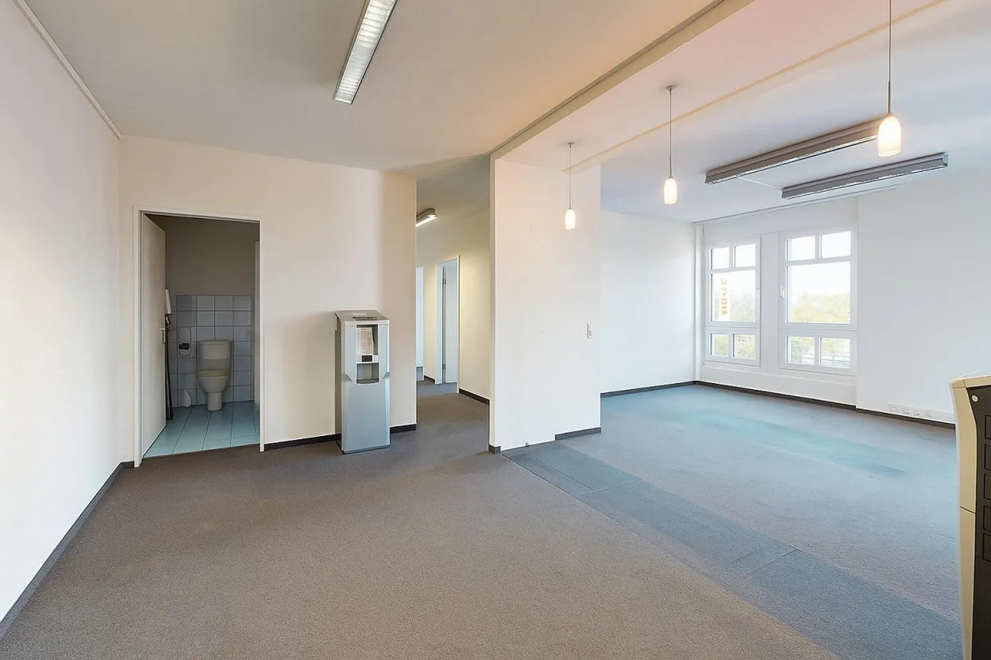 Spazio per uffici situato centralmente a Rüti ZH - Uso versatile - Foto 3 di 9