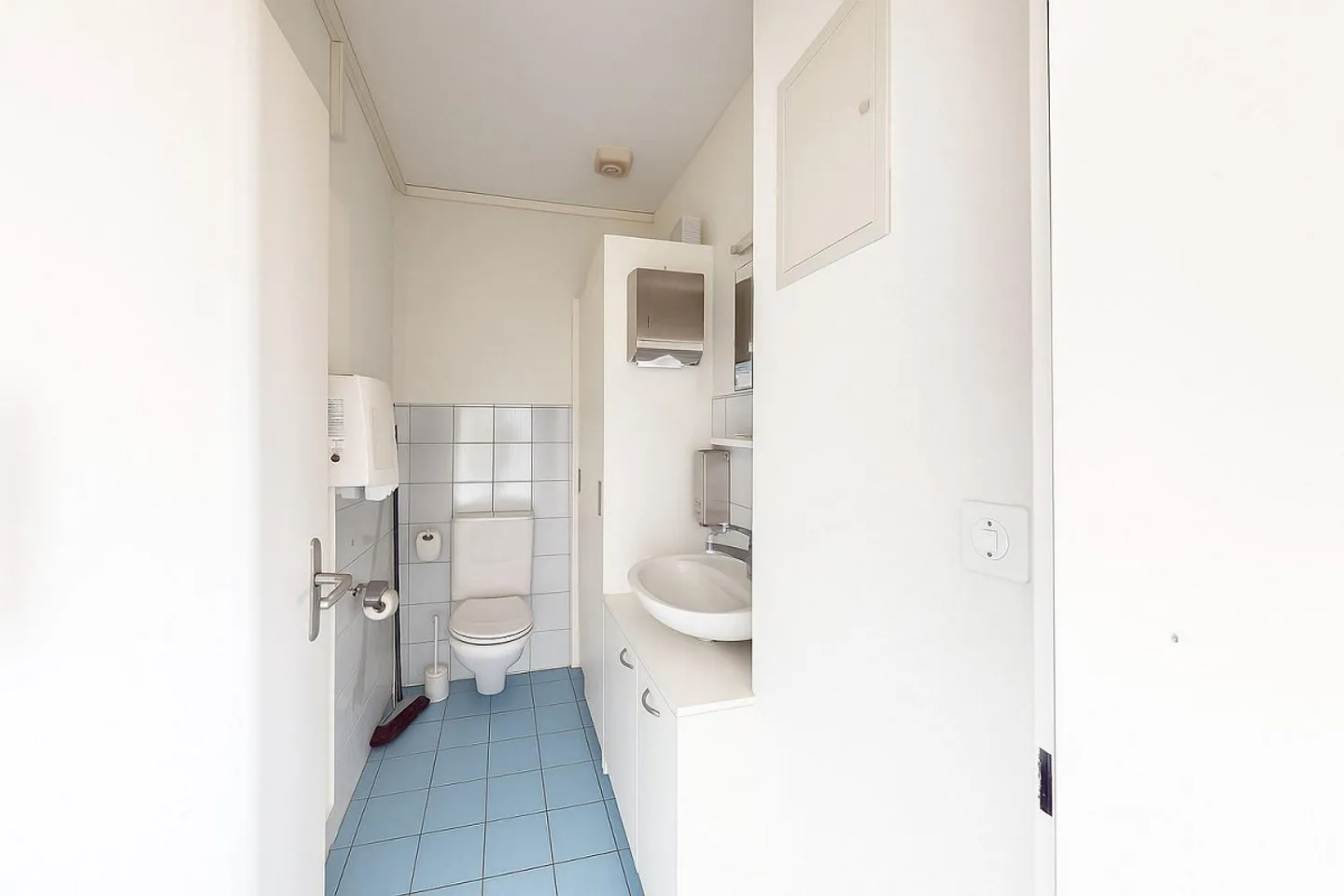 Spazio per uffici situato centralmente a Rüti ZH - Uso versatile - Foto 5 di 9