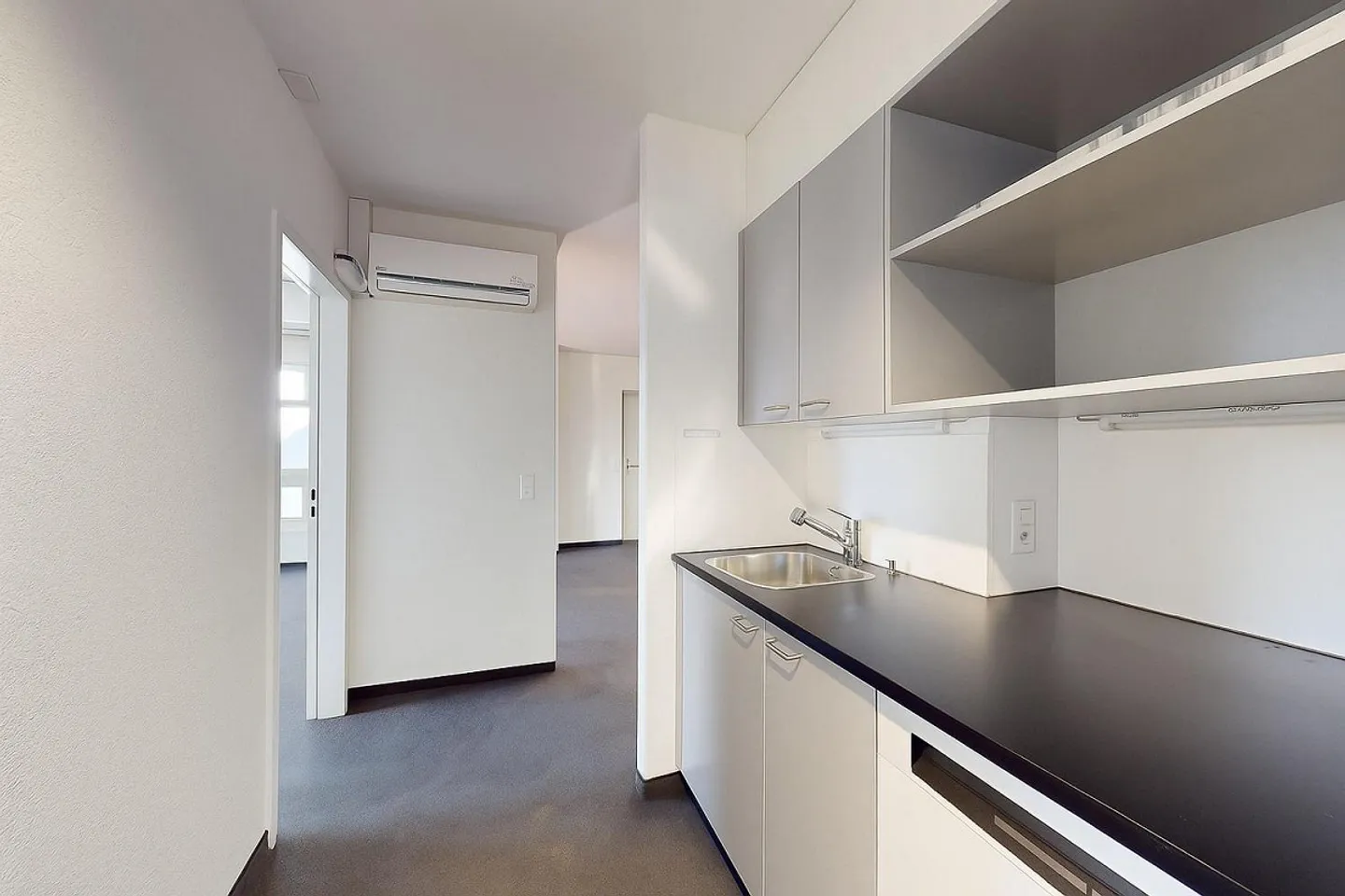 Spazio per uffici situato centralmente a Rüti ZH - Uso versatile - Foto 6 di 9