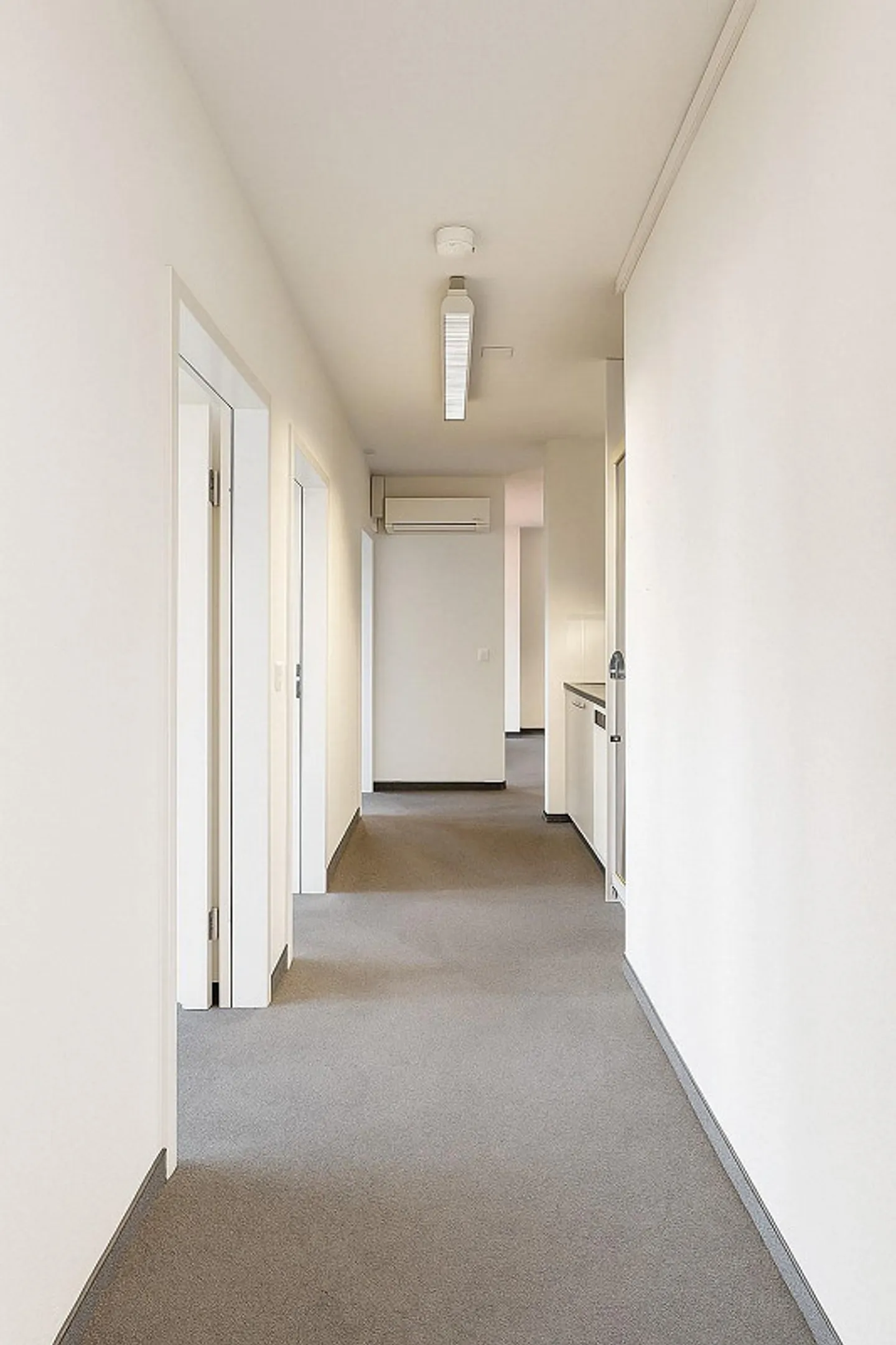Spazio per uffici situato centralmente a Rüti ZH - Uso versatile - Foto 7 di 9