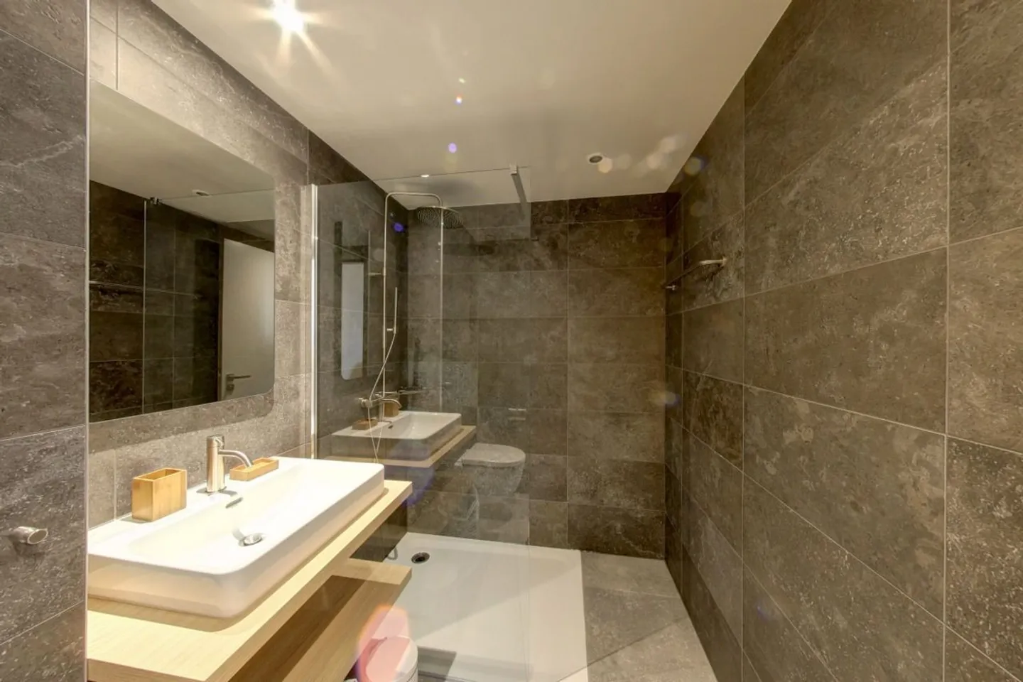 MÖBLIERTE WOHNUNG "PETITE COUR" STUDIOS MIT HOTELDIENSTLEISTUNGEN - Foto 3 von 3