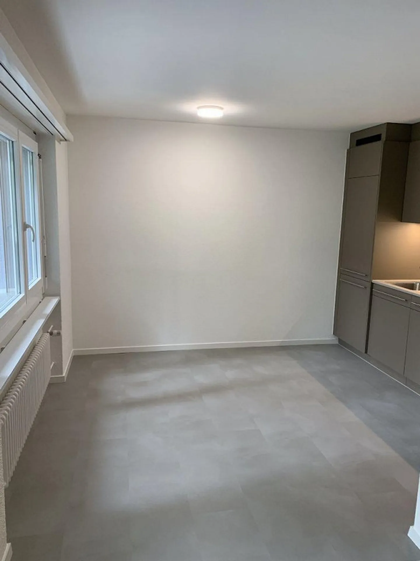 2.5-room apartment on the 1st floor for rent in 8048 Zurich - Photo 3 of 8