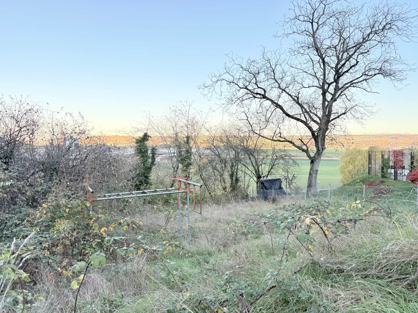 Exklusivität Orbe - 1200 m2 vollständig bebaubares Grundstück! - Foto 3 von 7