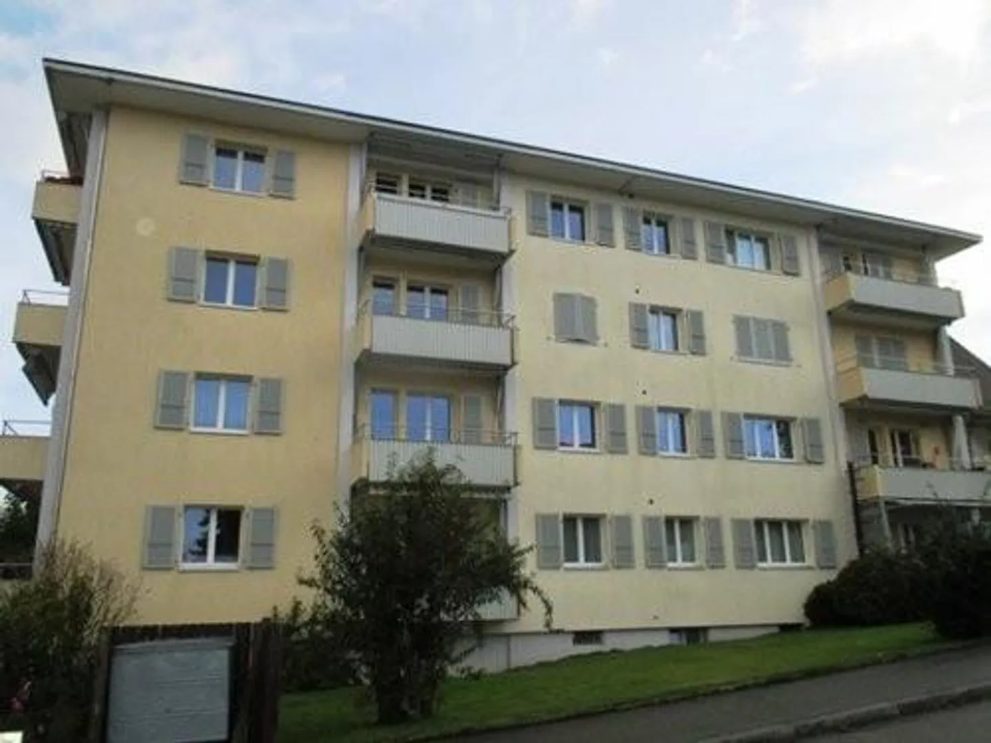 Appartement moderne de 3 pièces avec balcon ensoleillé ! - Photo 1 sur 5
