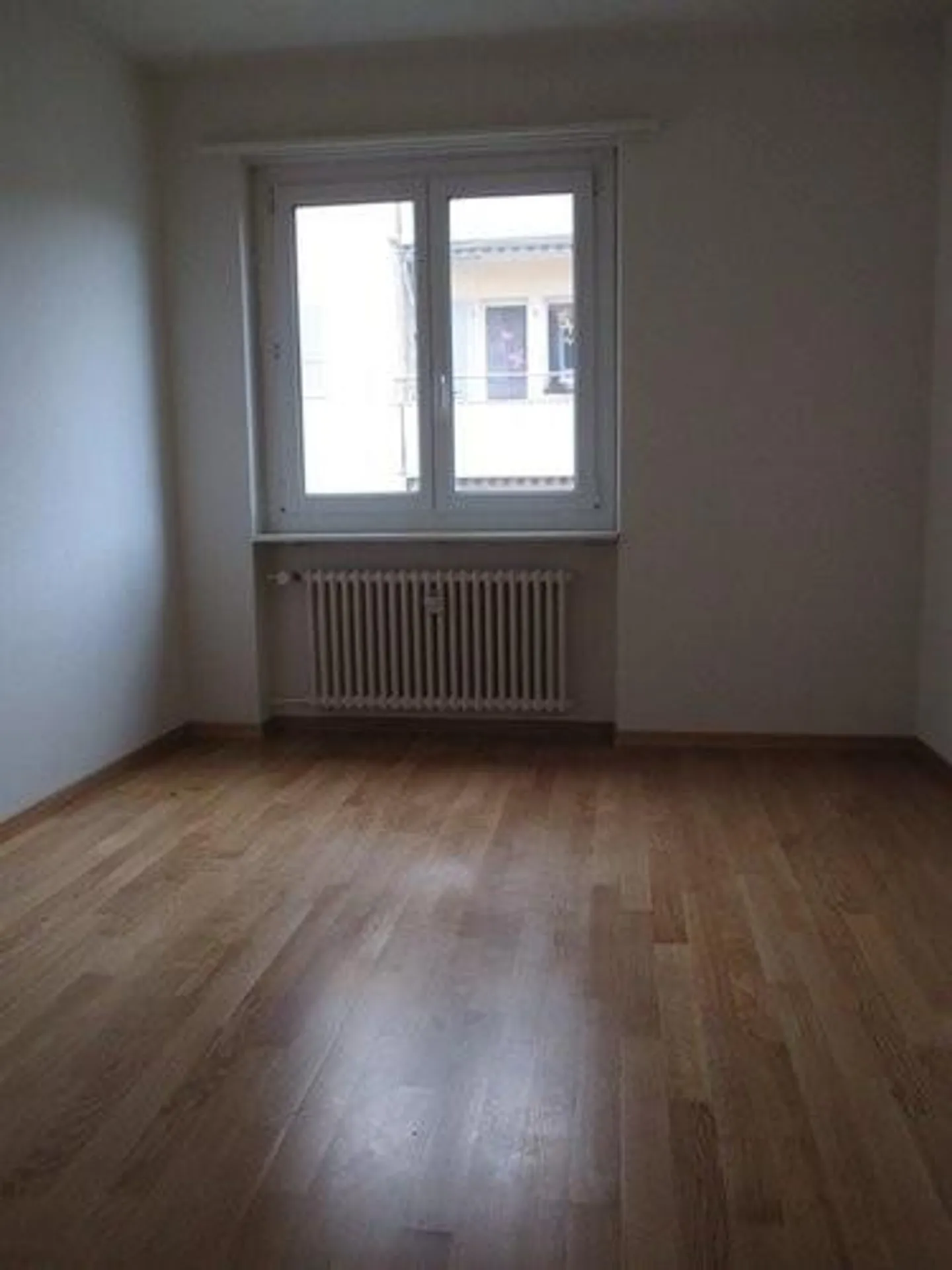 Appartement moderne de 3 pièces avec balcon ensoleillé ! - Photo 2 sur 5