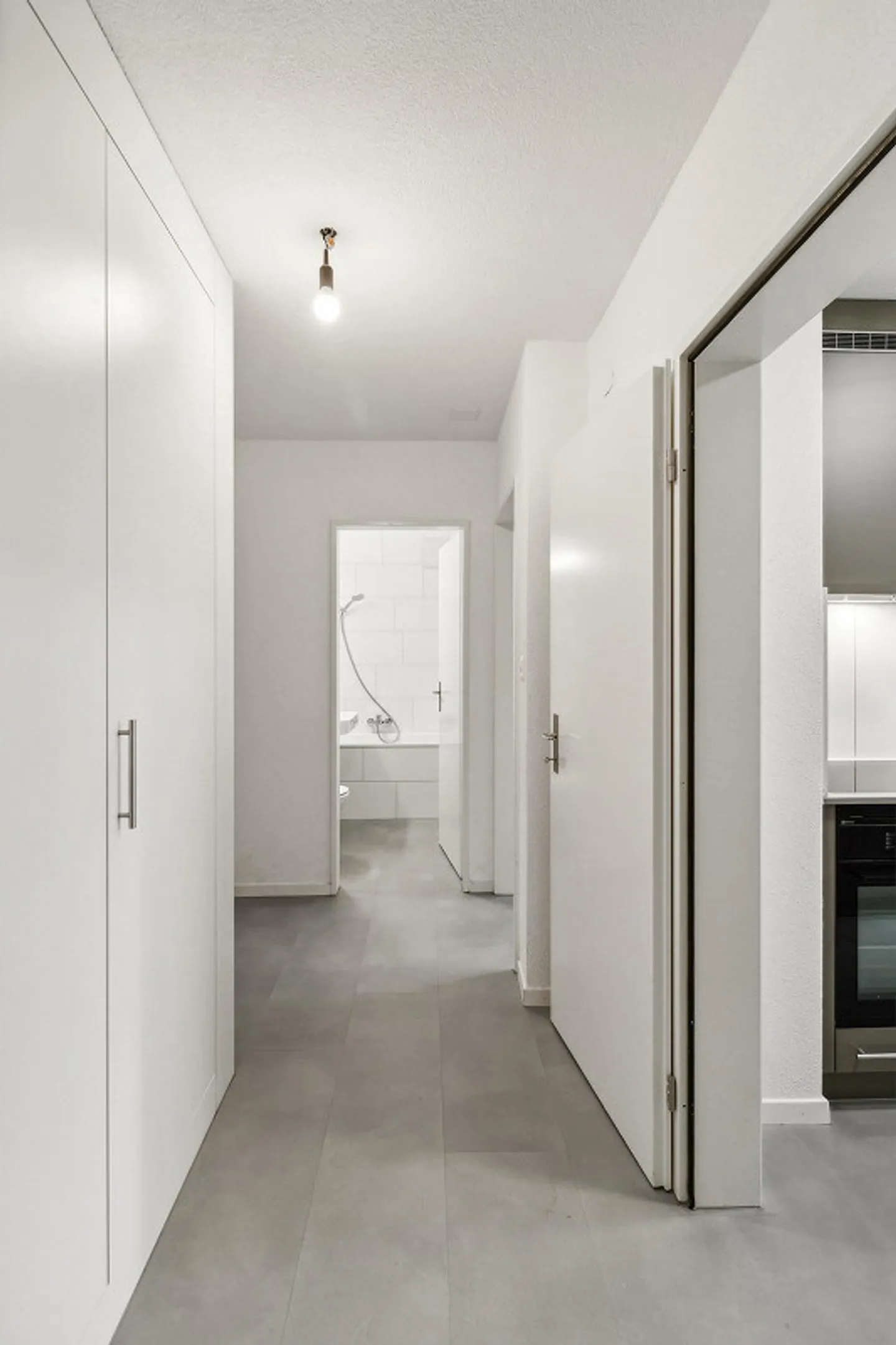 2.5-room apartment on the 1st floor for rent in 8048 Zurich - Photo 6 of 8