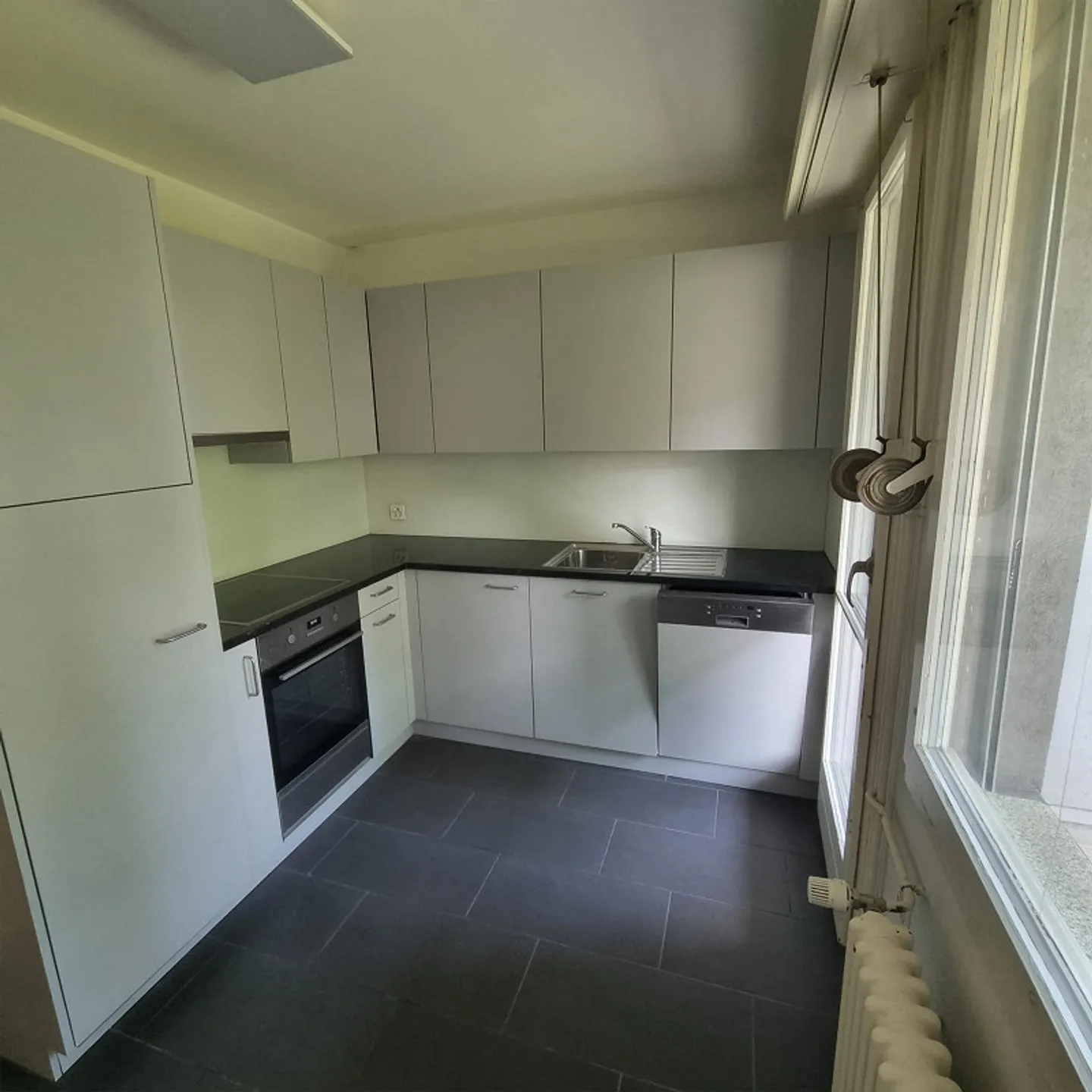 Freshly renovated bright 3-room apartment - Photo 1 of 7
