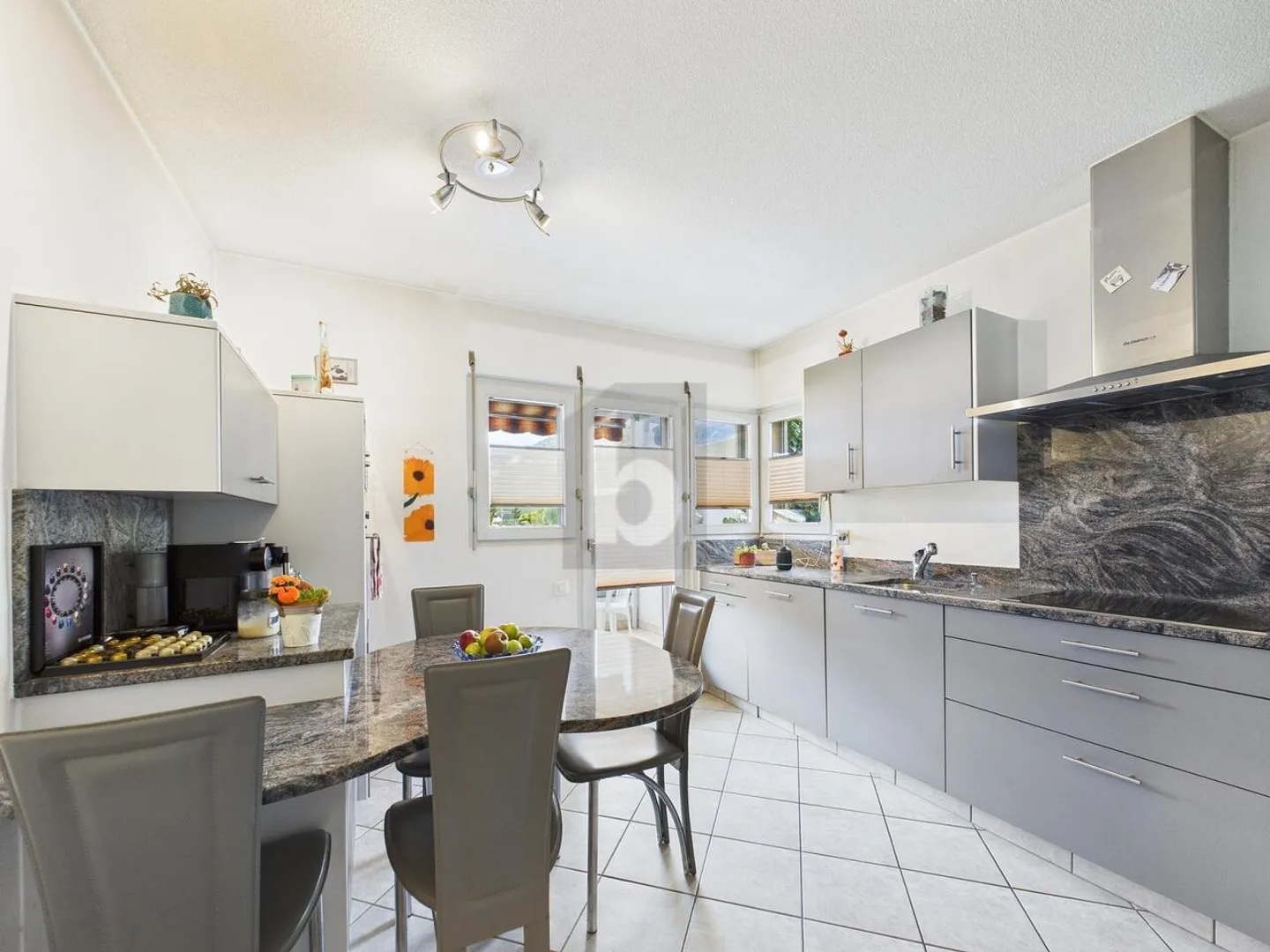 SPACIOUS AND BRIGHT WITH A MAGNIFICENT VIEW - Photo 2 of 6