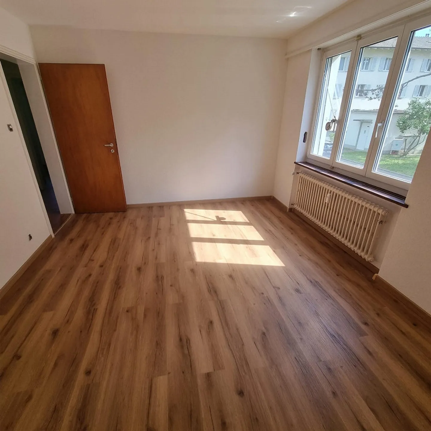 Freshly renovated bright 3-room apartment - Photo 7 of 7