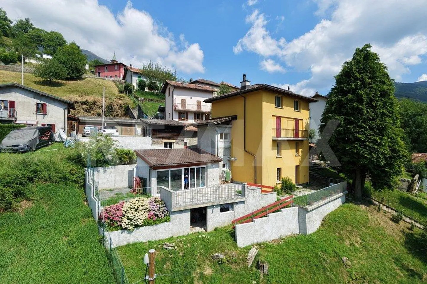 Charming Detached House with View - Photo 3 of 13