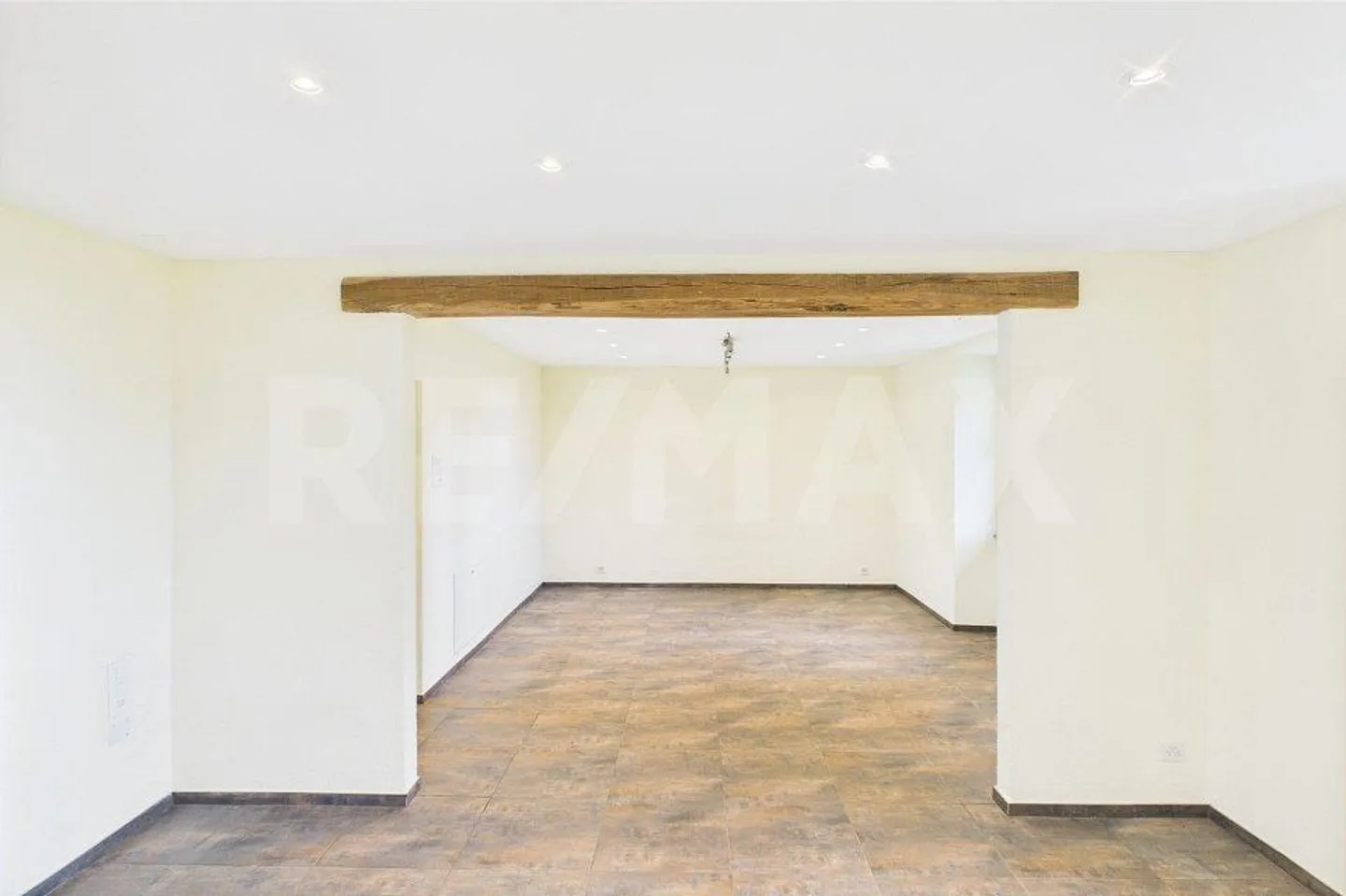 Charming Detached House with View - Photo 8 of 13