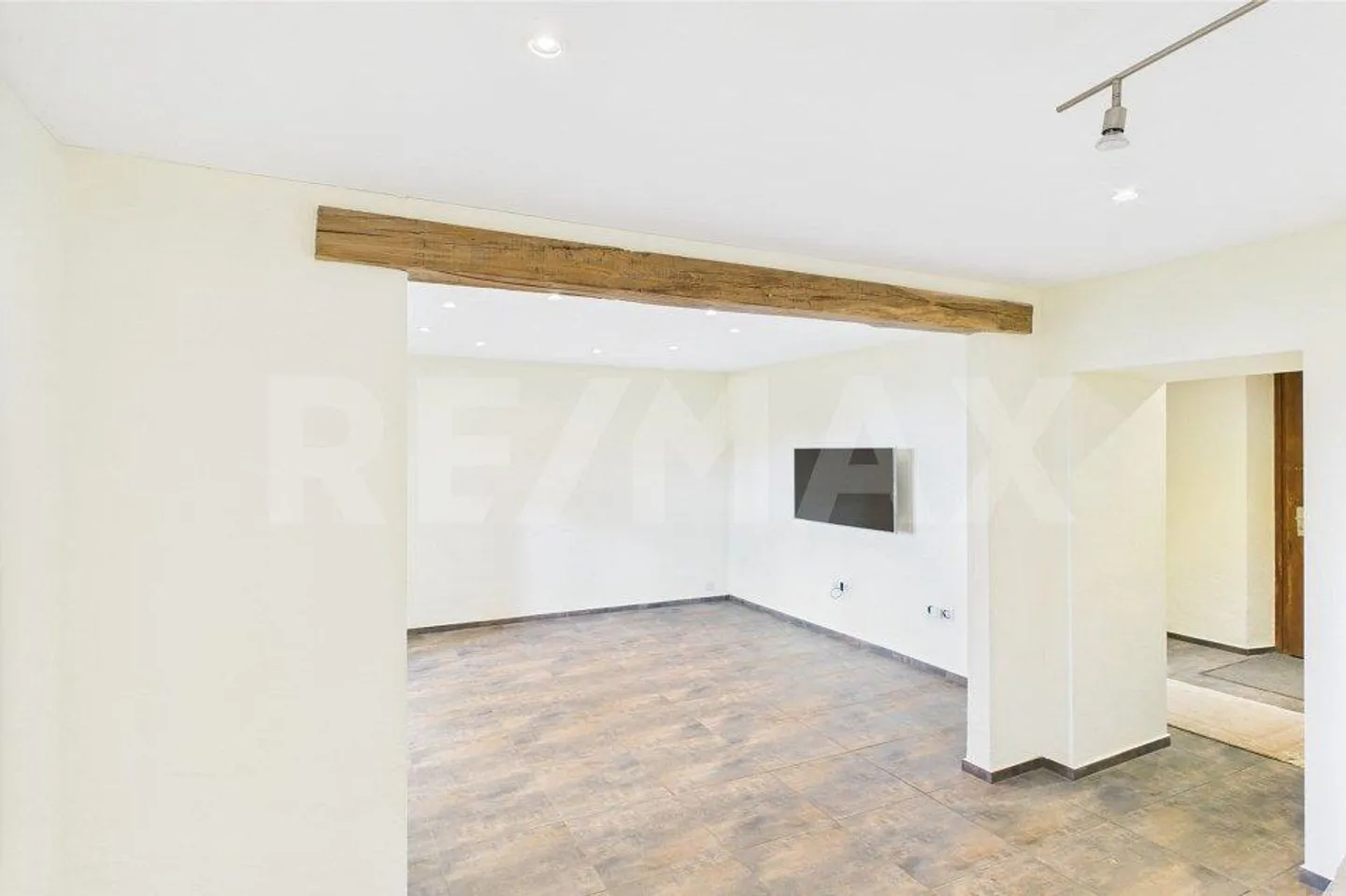 Charming Detached House with View - Photo 10 of 13