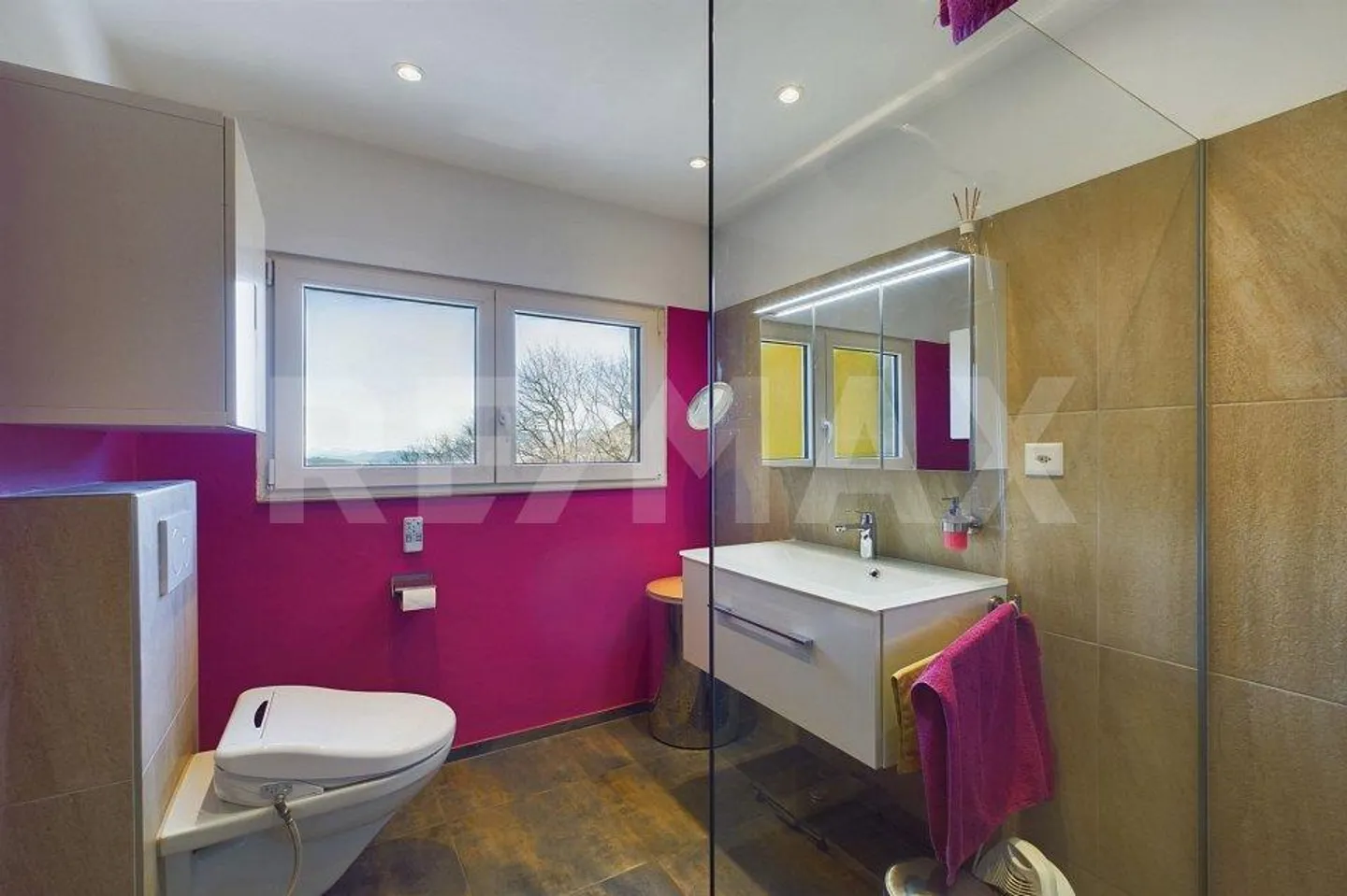 Charming Detached House with View - Photo 12 of 13
