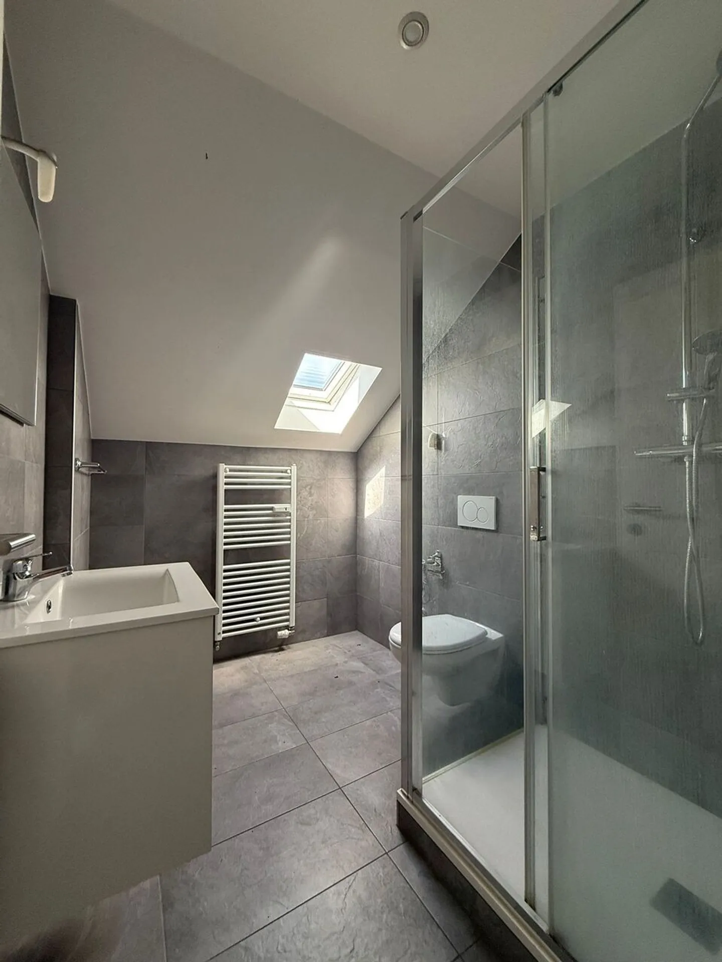 BELLERIVE - 3,5 moderne Zimmer im obersten Stockwerk - Foto 6 von 7