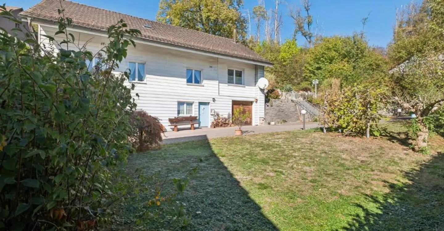 Detached country house with magnificent views and pool - Photo 2 of 9