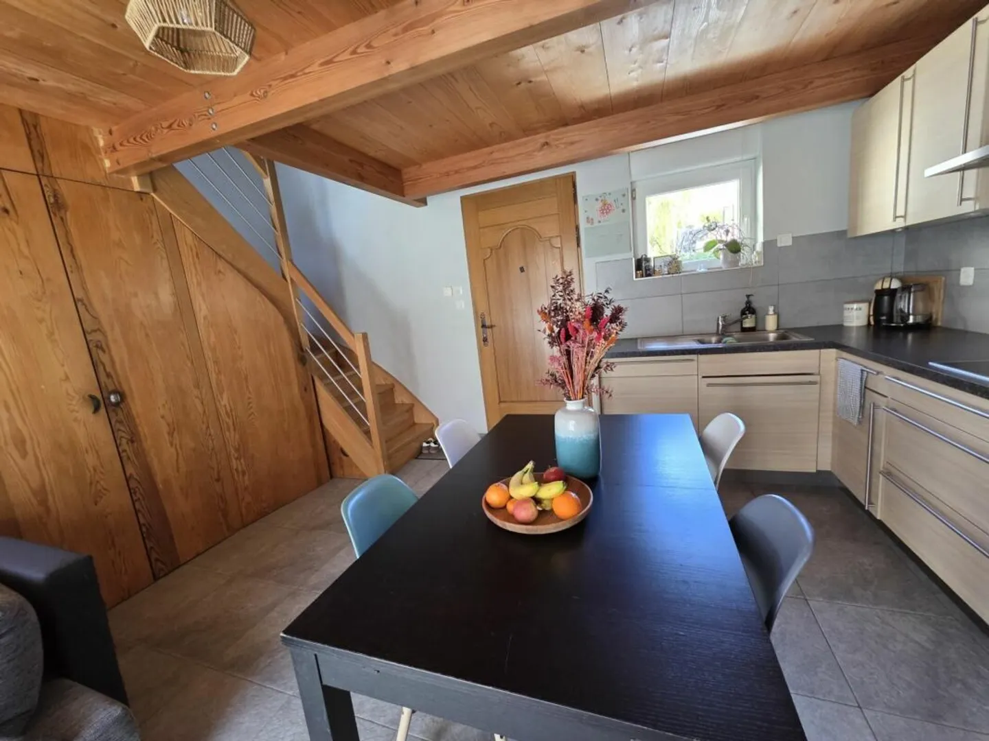 Independent 2.5-room house with terrace and parking space - Photo 1 of 6