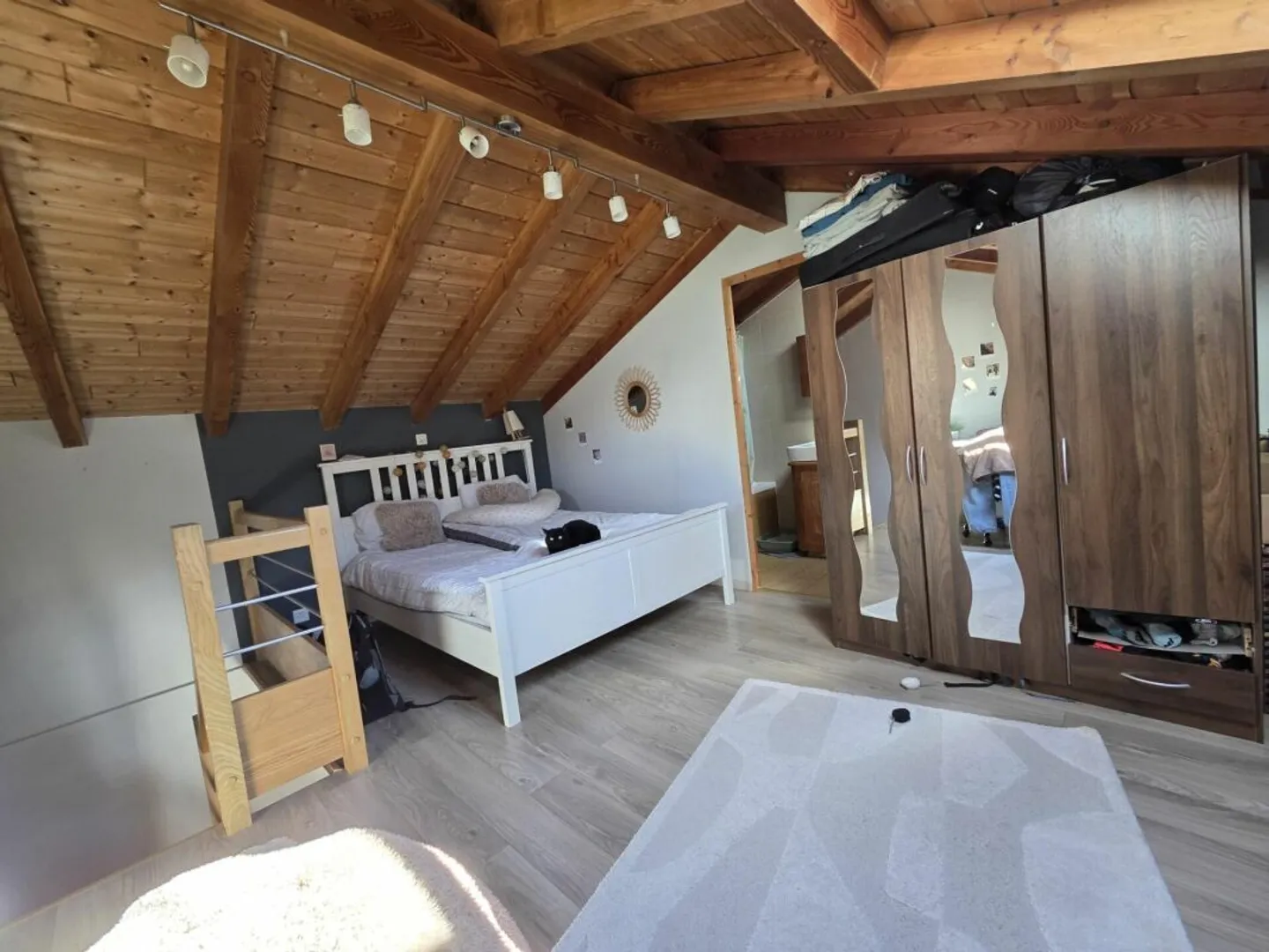 Independent 2.5-room house with terrace and parking space - Photo 3 of 6