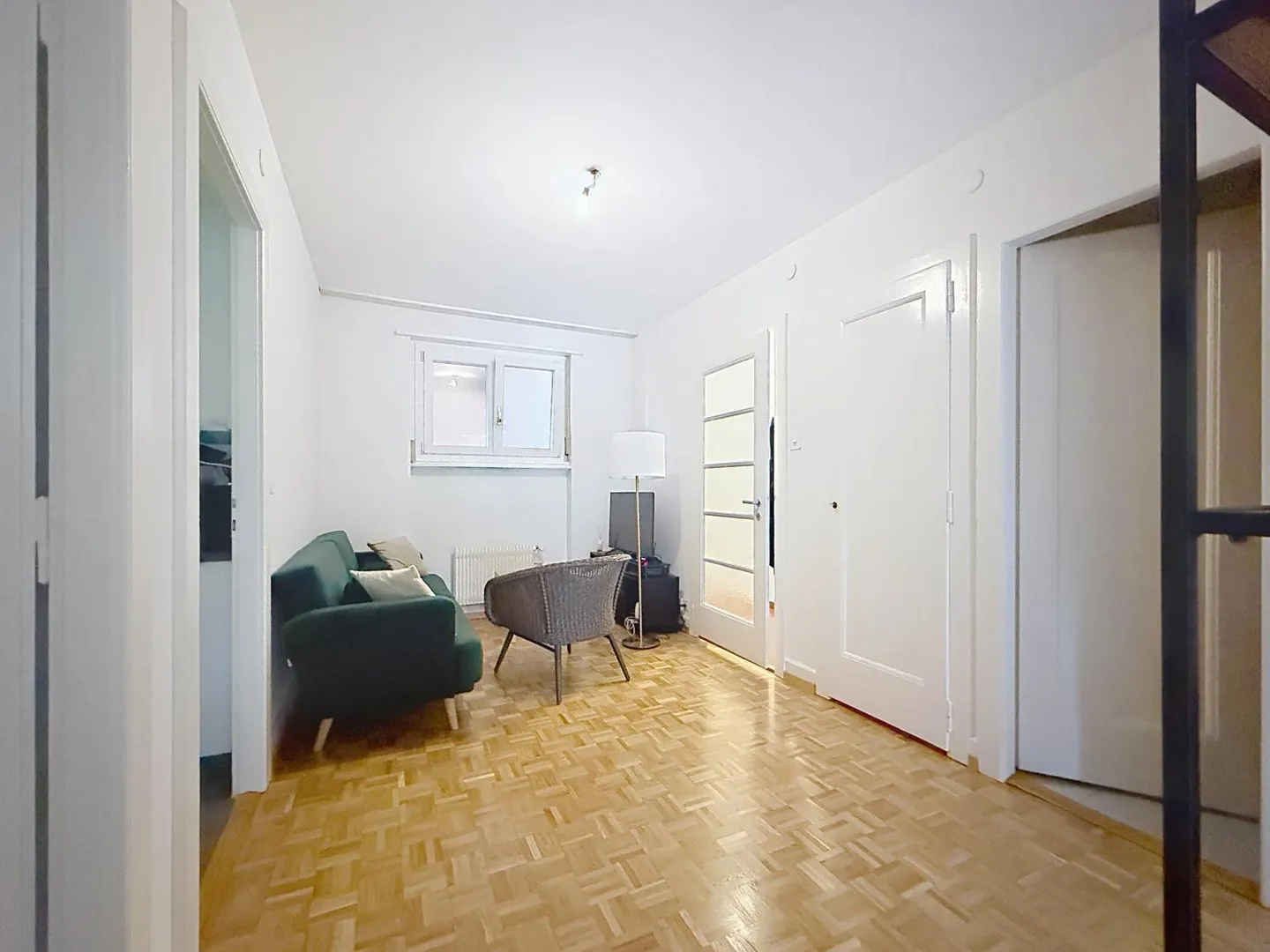 2.5 Room Apartment - Photo 3 of 8