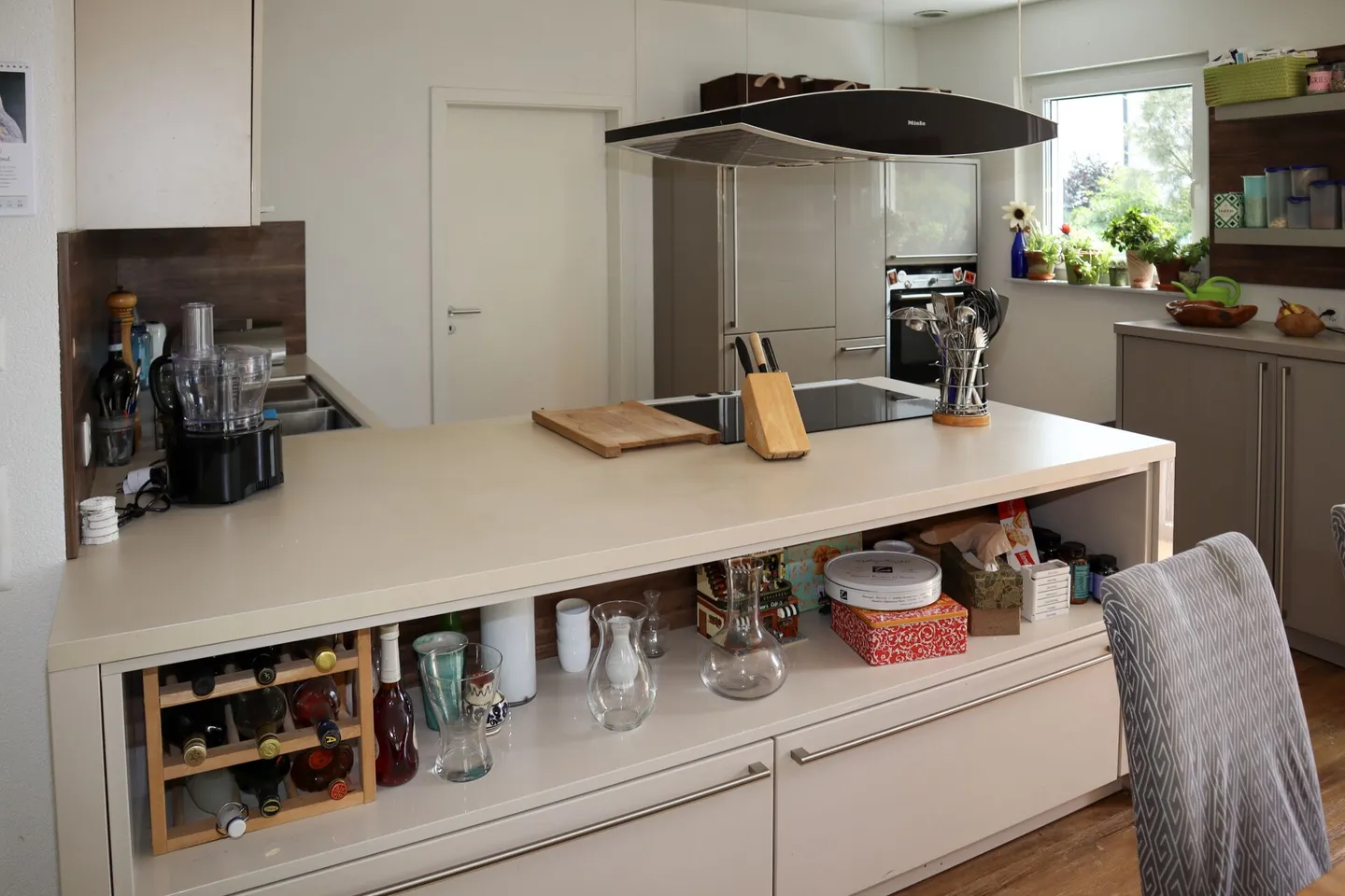 Casa unifamiliare di 6 1/2 stanze con appartamento aggiuntivo di 2 stanze (accessibile in sedia a rotelle) in una posizione molto tranquilla e soleggiata - Foto 11 di 19