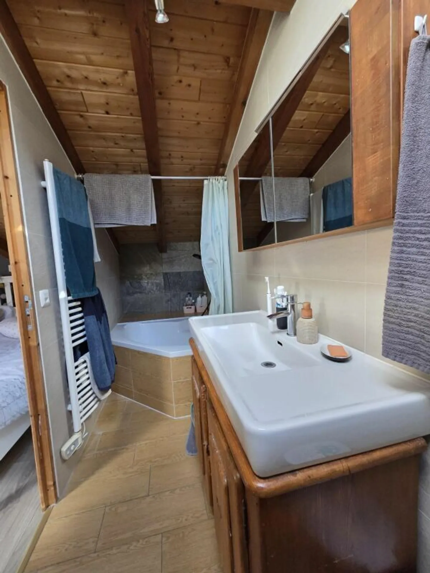 Independent 2.5-room house with terrace and parking space - Photo 5 of 6