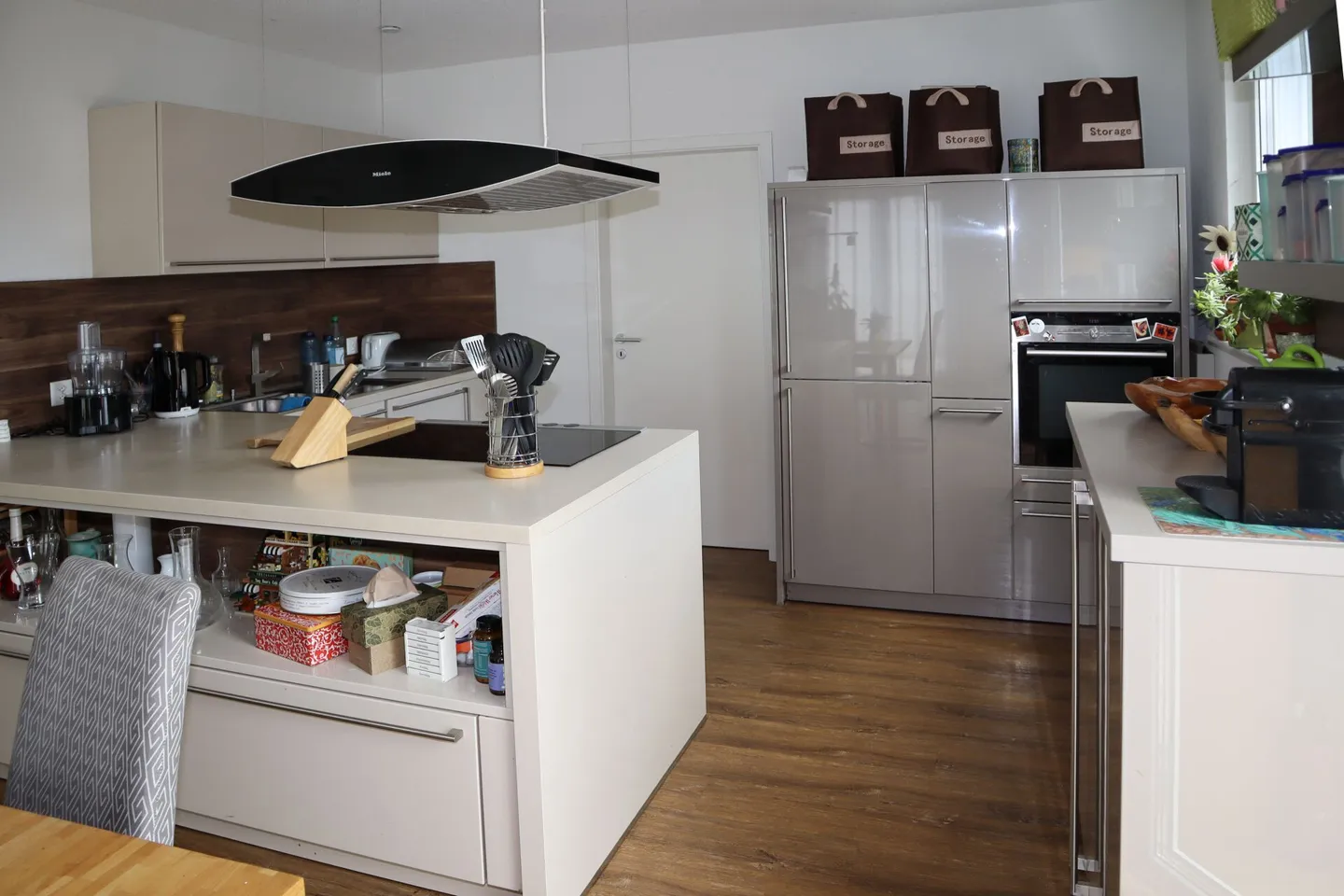 Casa unifamiliare di 6 1/2 stanze con appartamento aggiuntivo di 2 stanze (accessibile in sedia a rotelle) in una posizione molto tranquilla e soleggiata - Foto 12 di 19