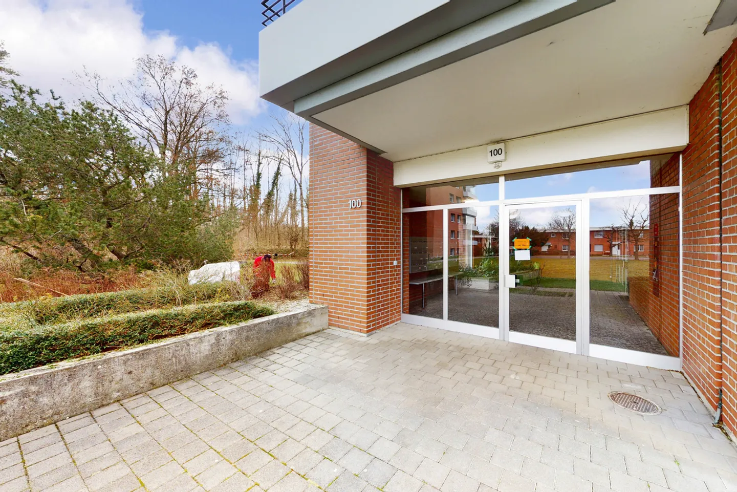 Cozy 3-Room Apartment in Muttenz - Photo 2 of 8