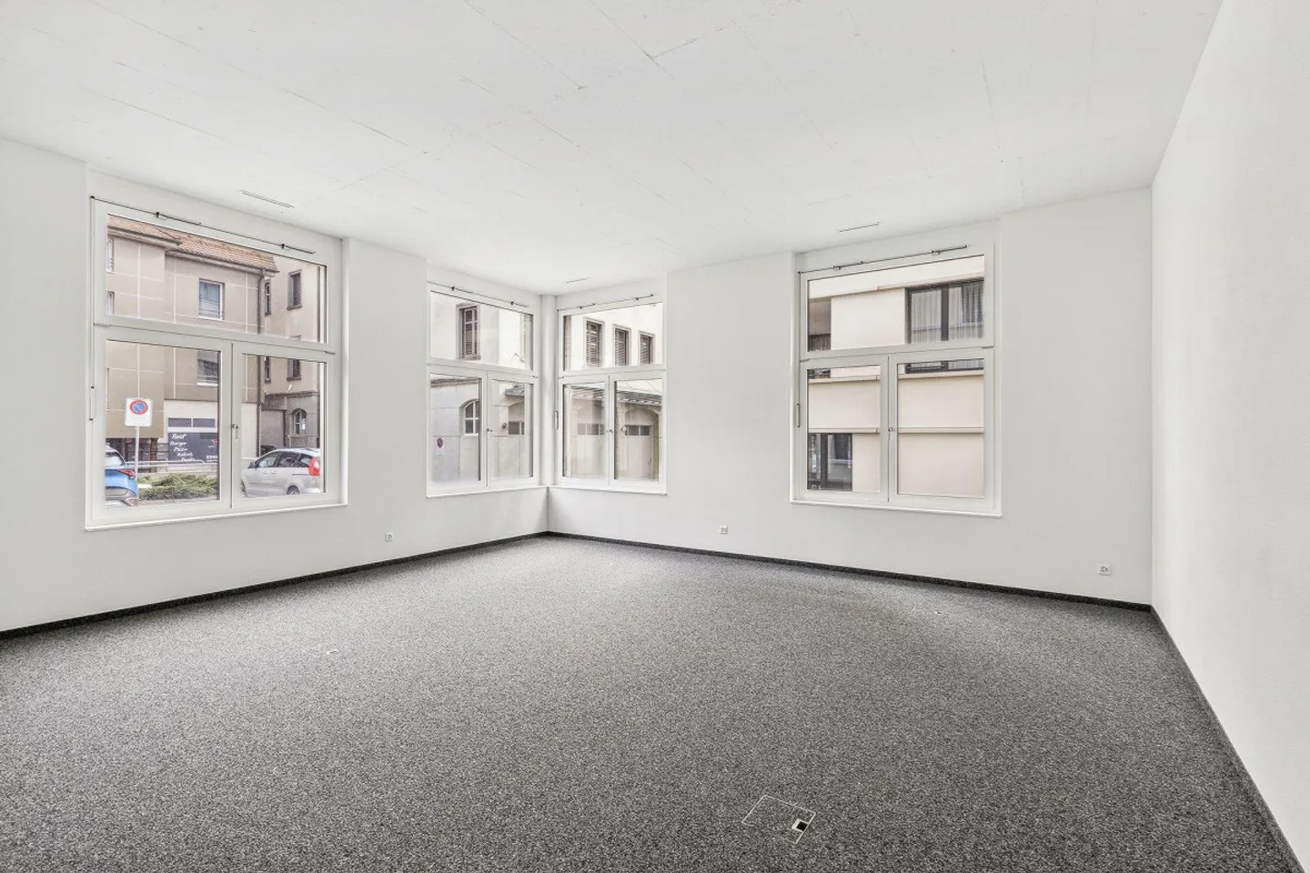 Starten Sie hier durch! Voll ausgebautes, neues Büro an zentralster Lage. - Foto 2 von 5