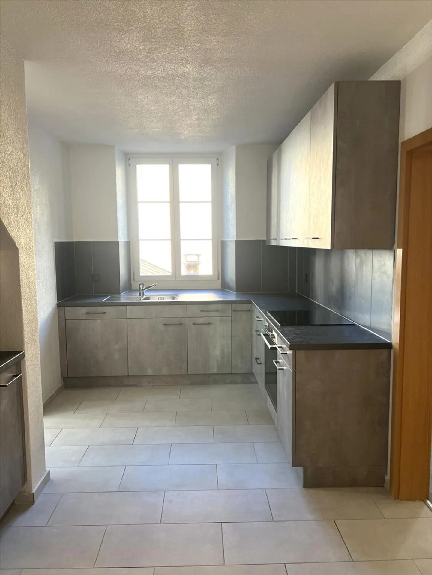 Le Locle, bel appartamento di 4 stanze con balcone al 1° piano - Foto 1 di 7