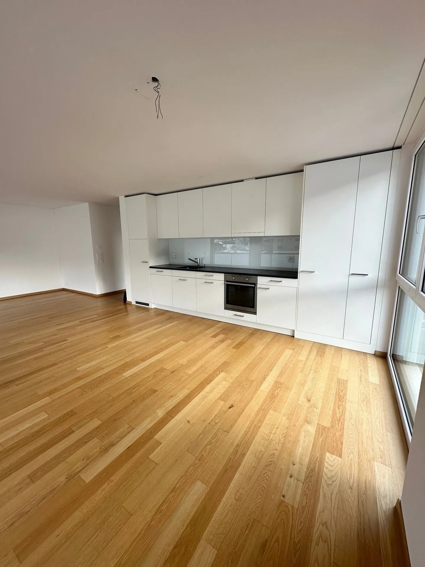 Modern 2.5-room apartment with balcony and garage in Menznau - Photo 3 of 13