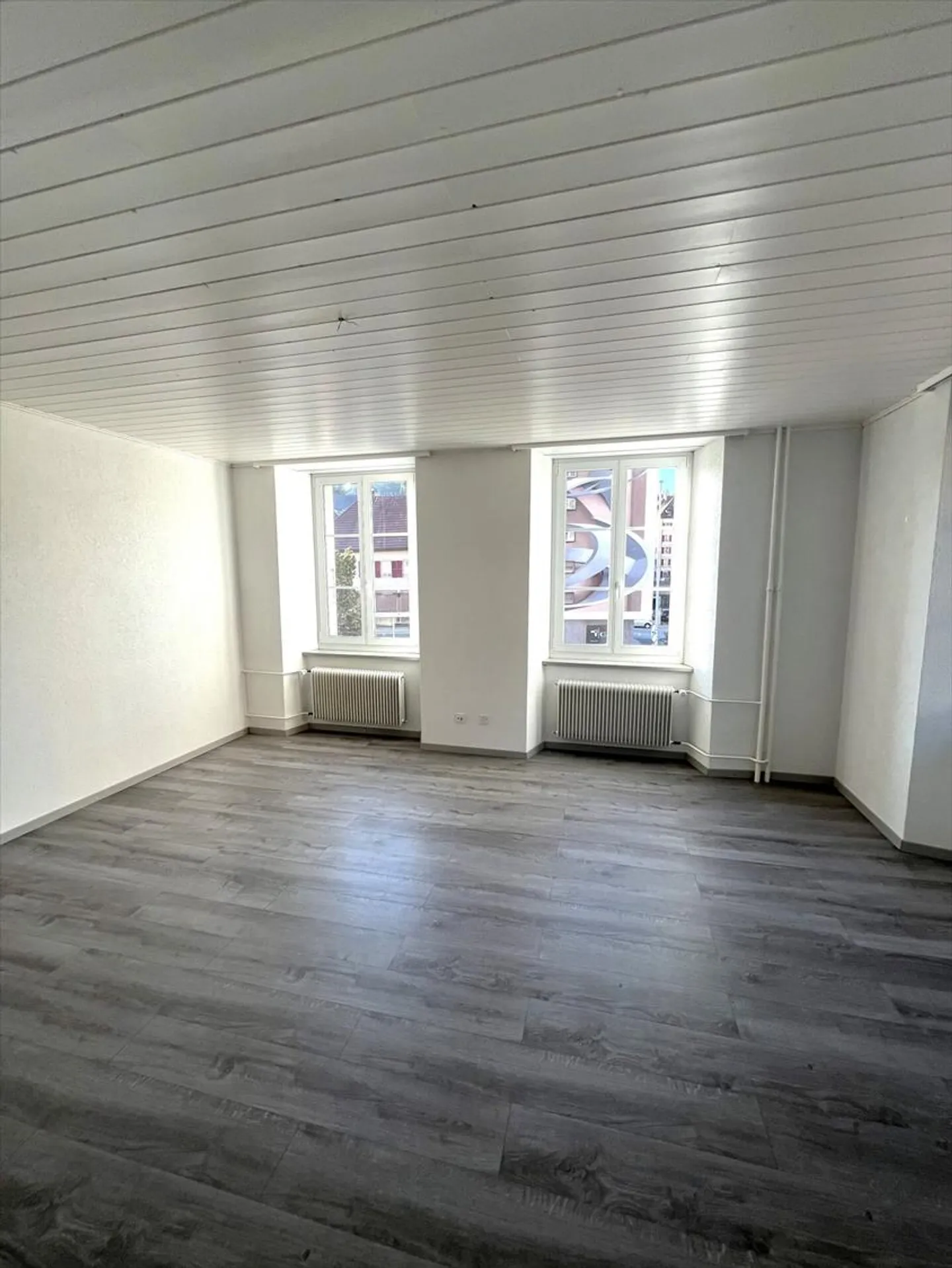 Le Locle, bel appartamento di 4 stanze con balcone al 1° piano - Foto 2 di 7